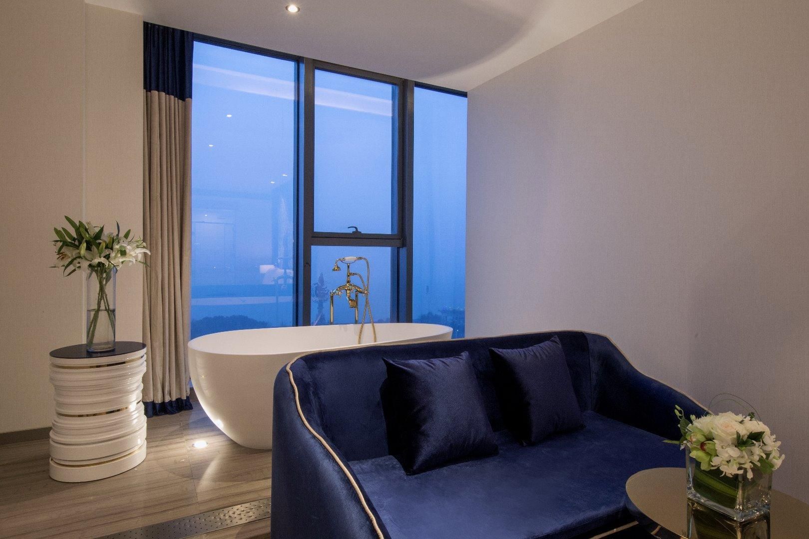 Huazhu - Deluxe Bed Room With River View