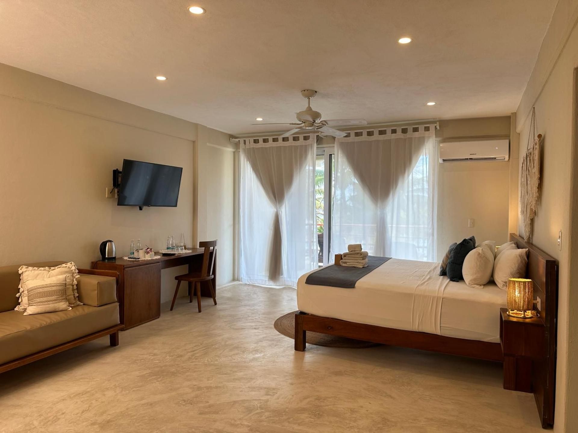Deluxe Suite with Sea View