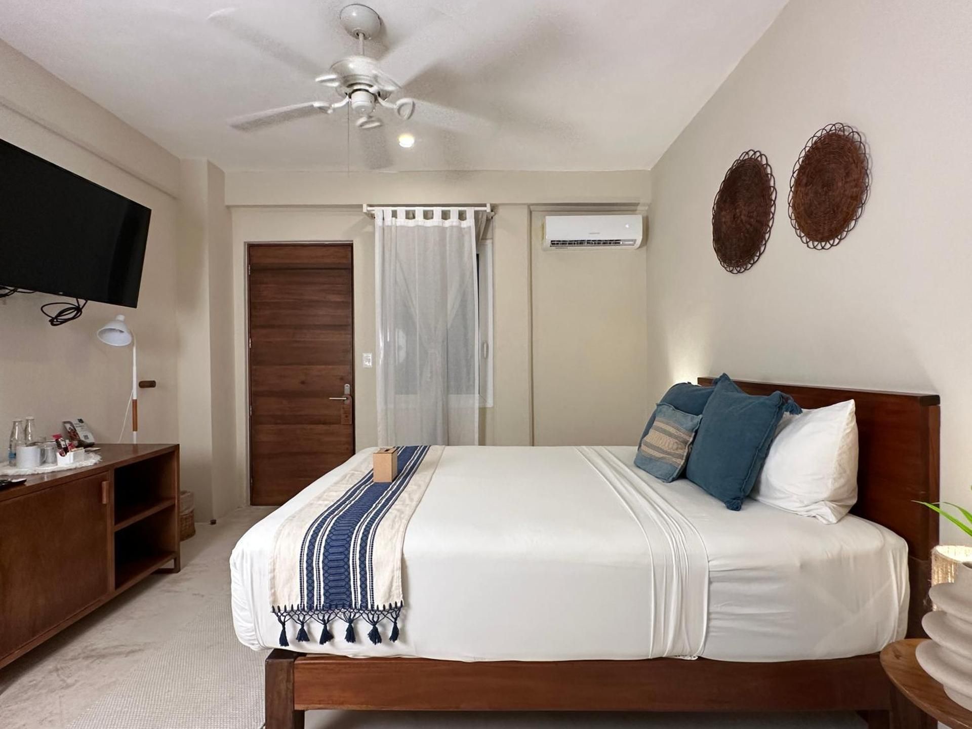 Standard Queen Room