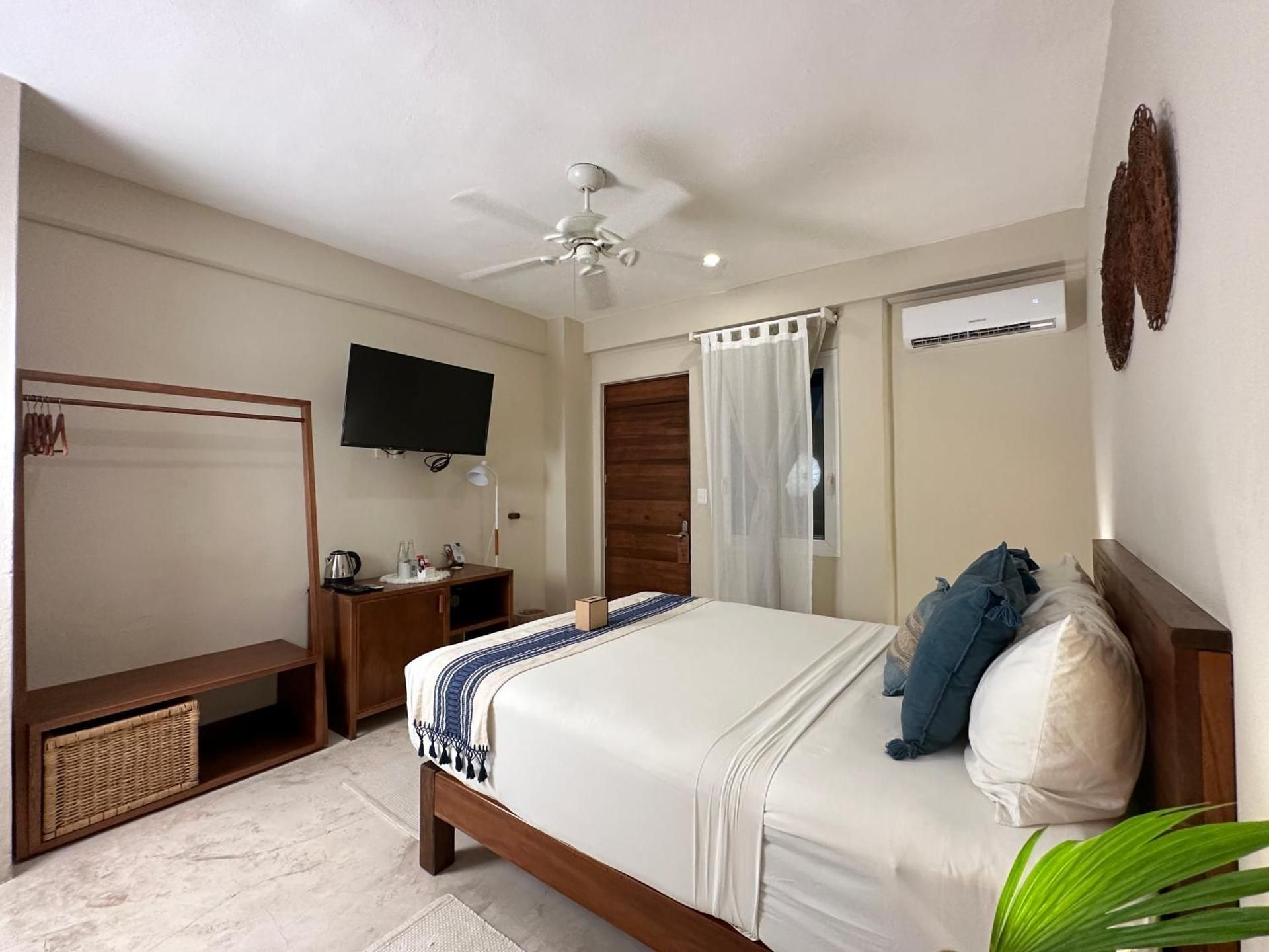 Standard Queen Room