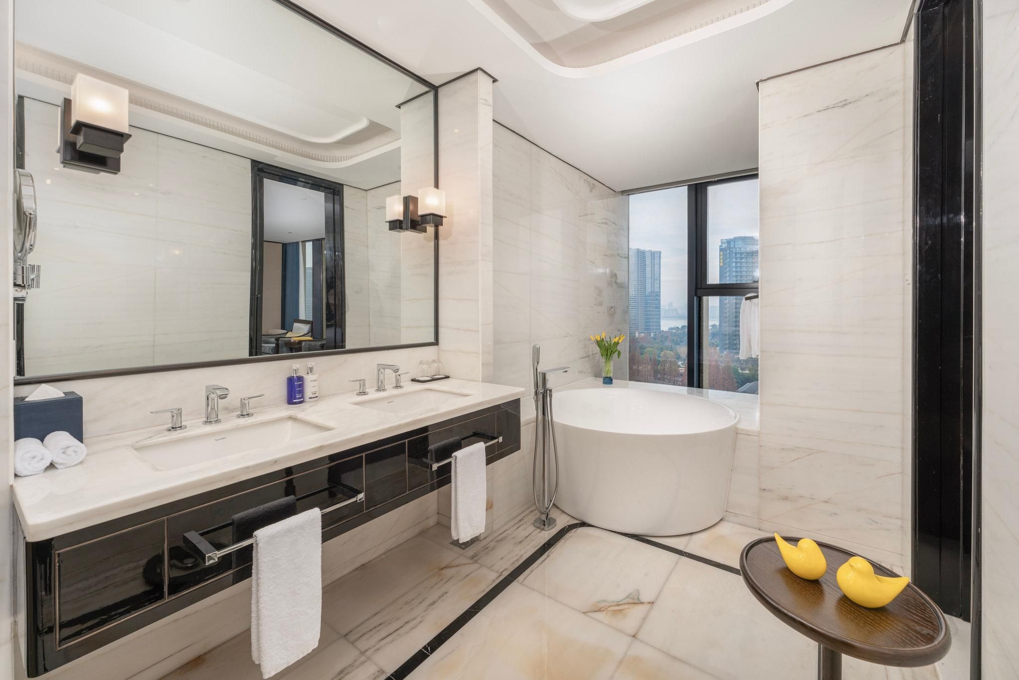 1 King Grand City View