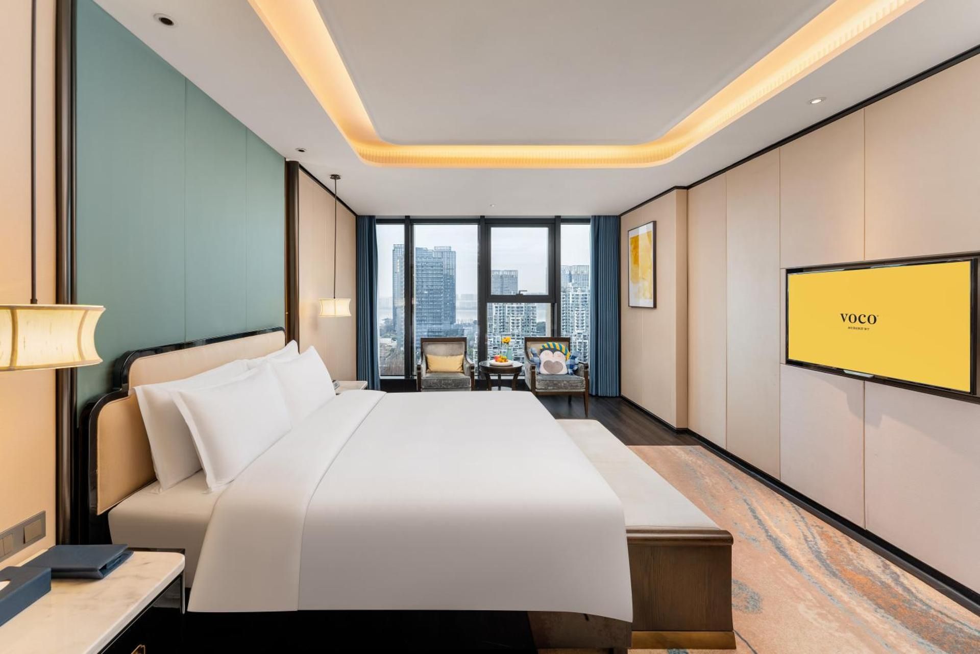 1 King 1 Bedroom Suite City View