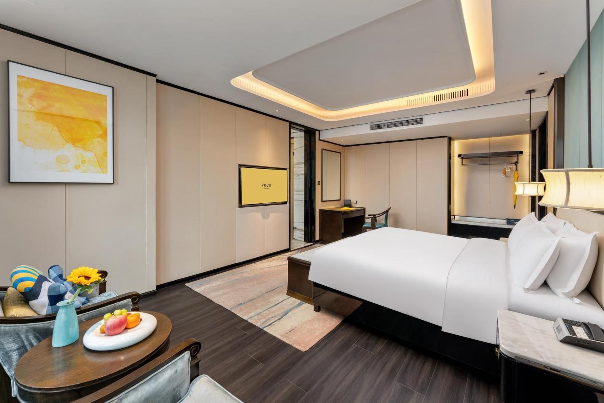 1 King 1 Bedroom Suite