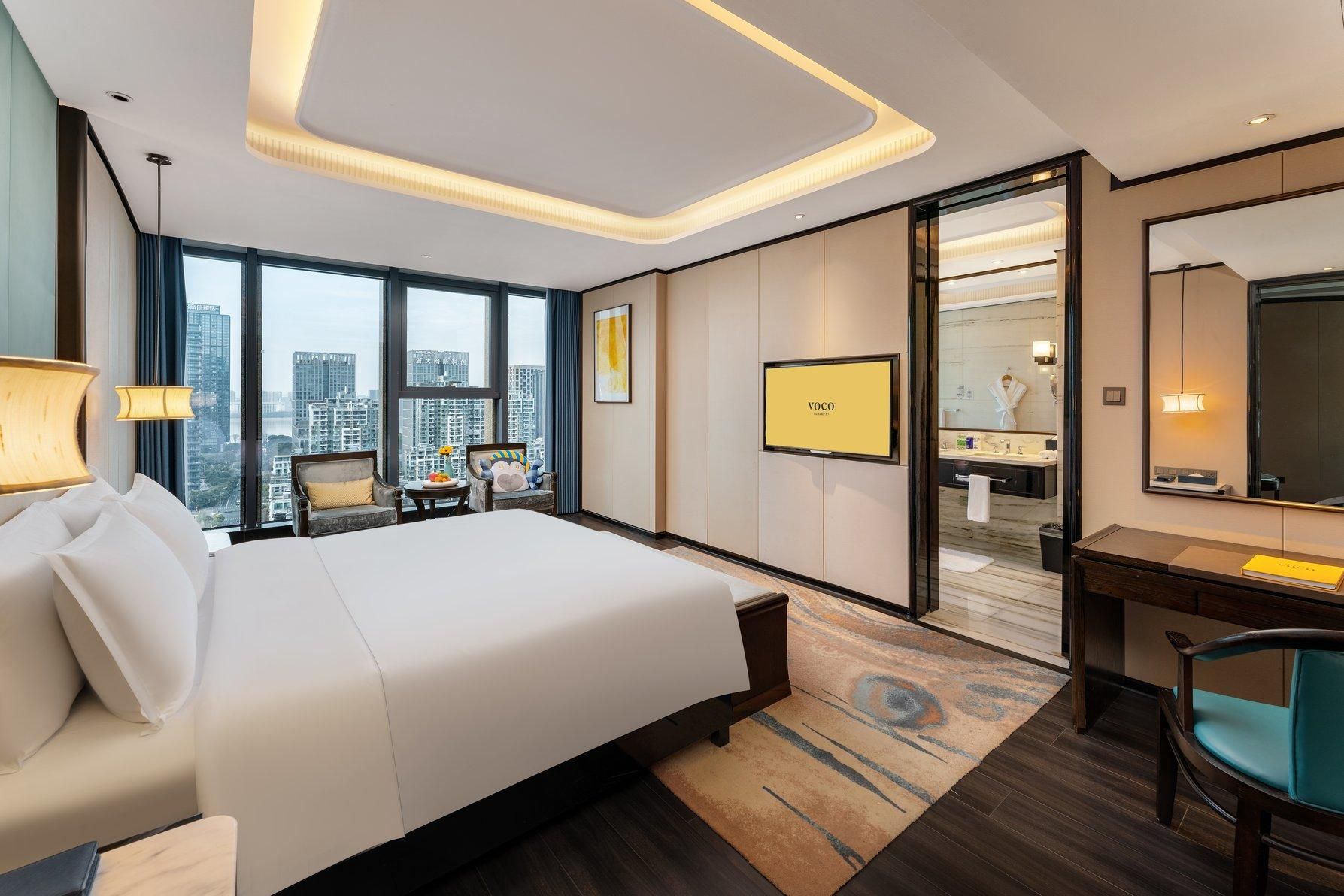 1 King 1 Bedroom Suite City View