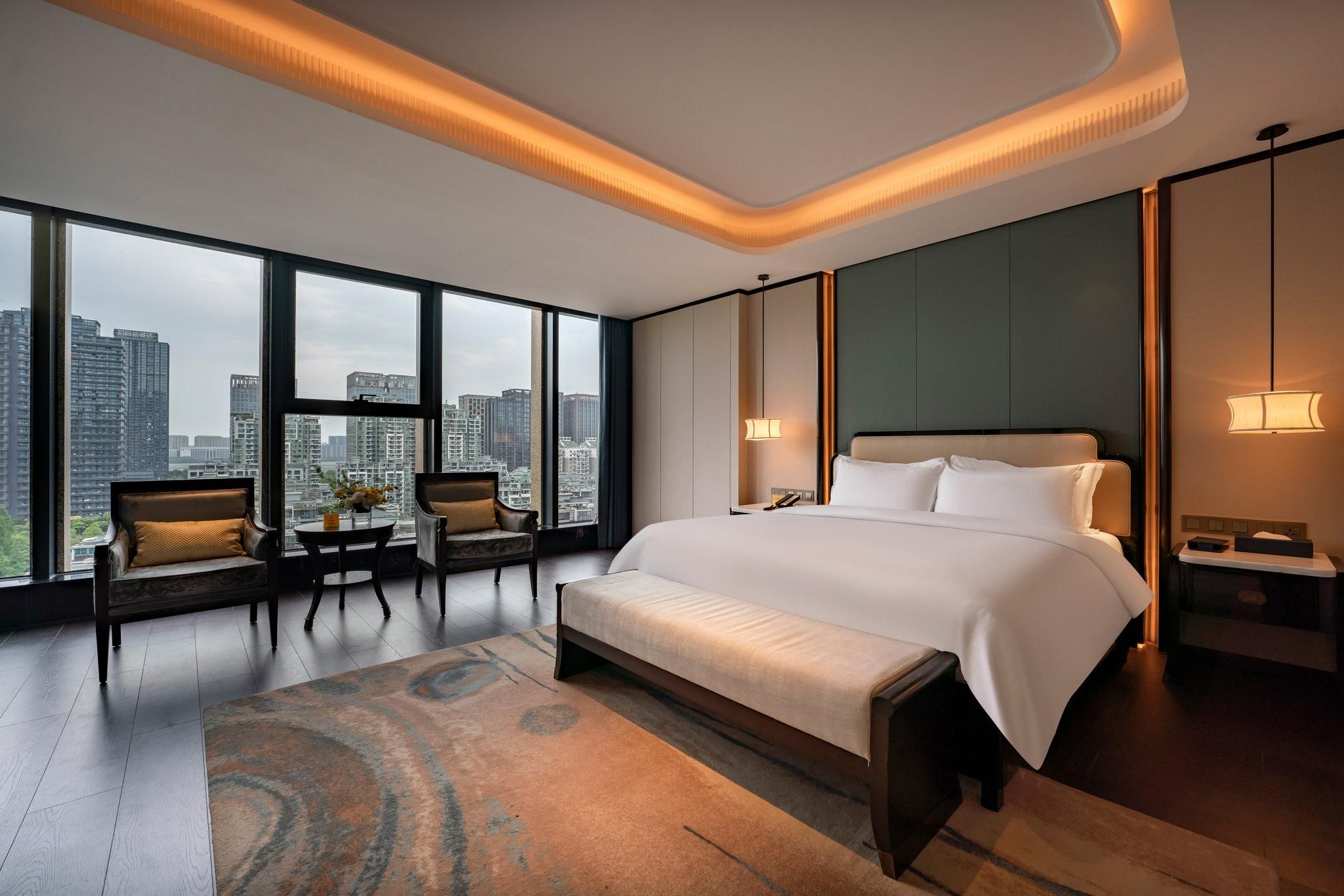 1 King Bed Premium