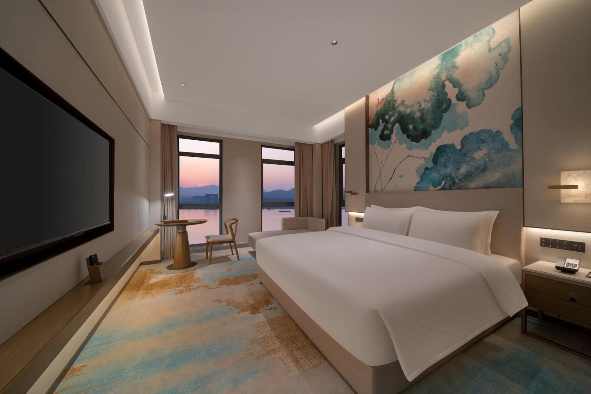 River View Queen