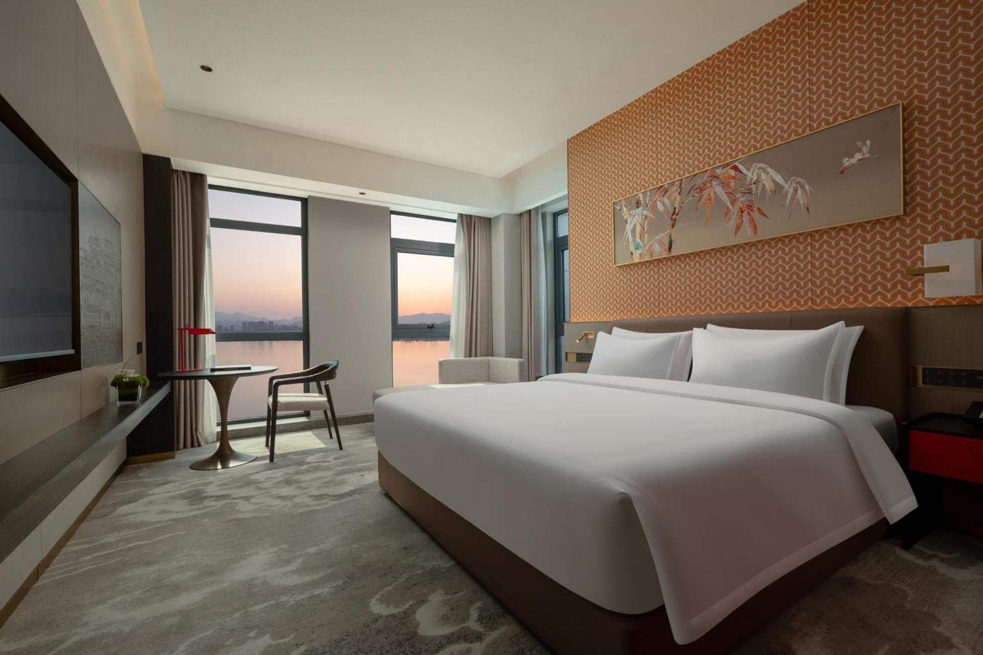 deluxe river view suite