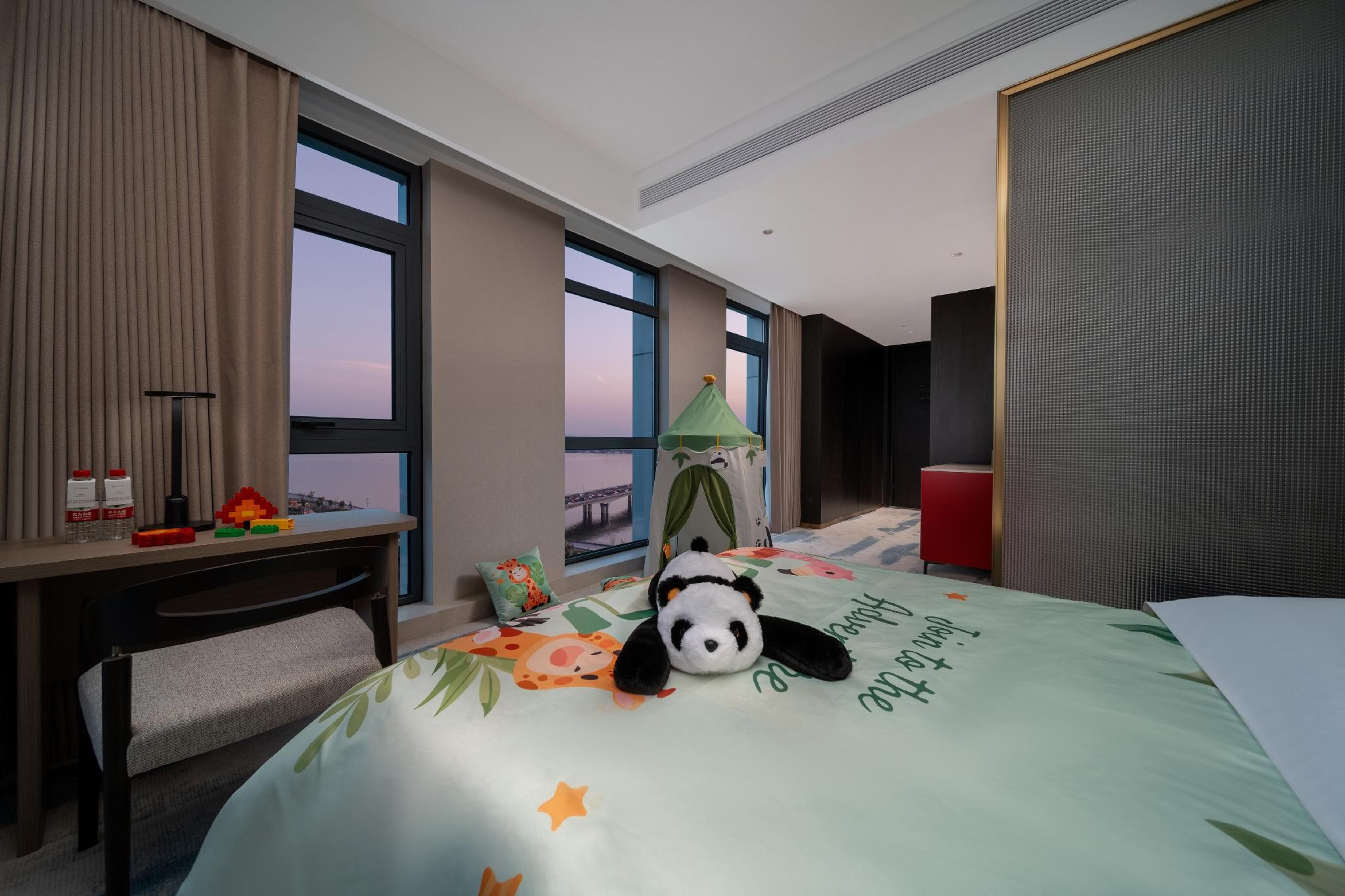 Panda Suite King