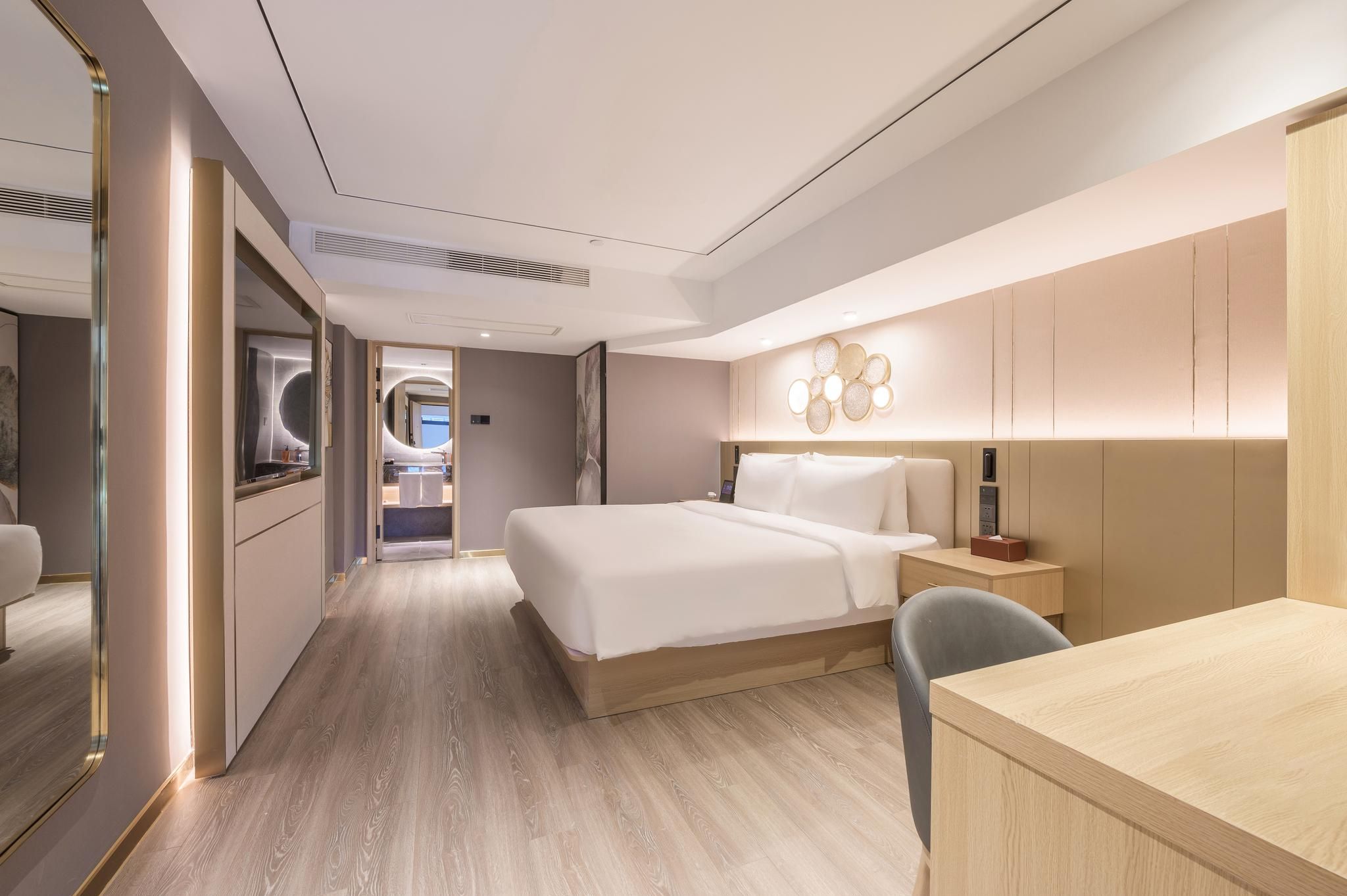 Huazhu - Room With Bed