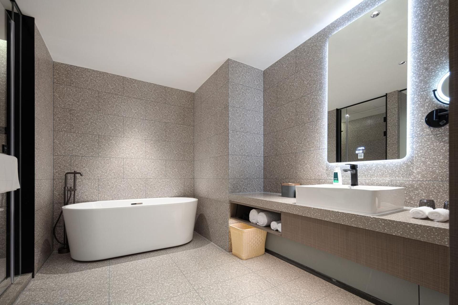 Jimu Suite with River View