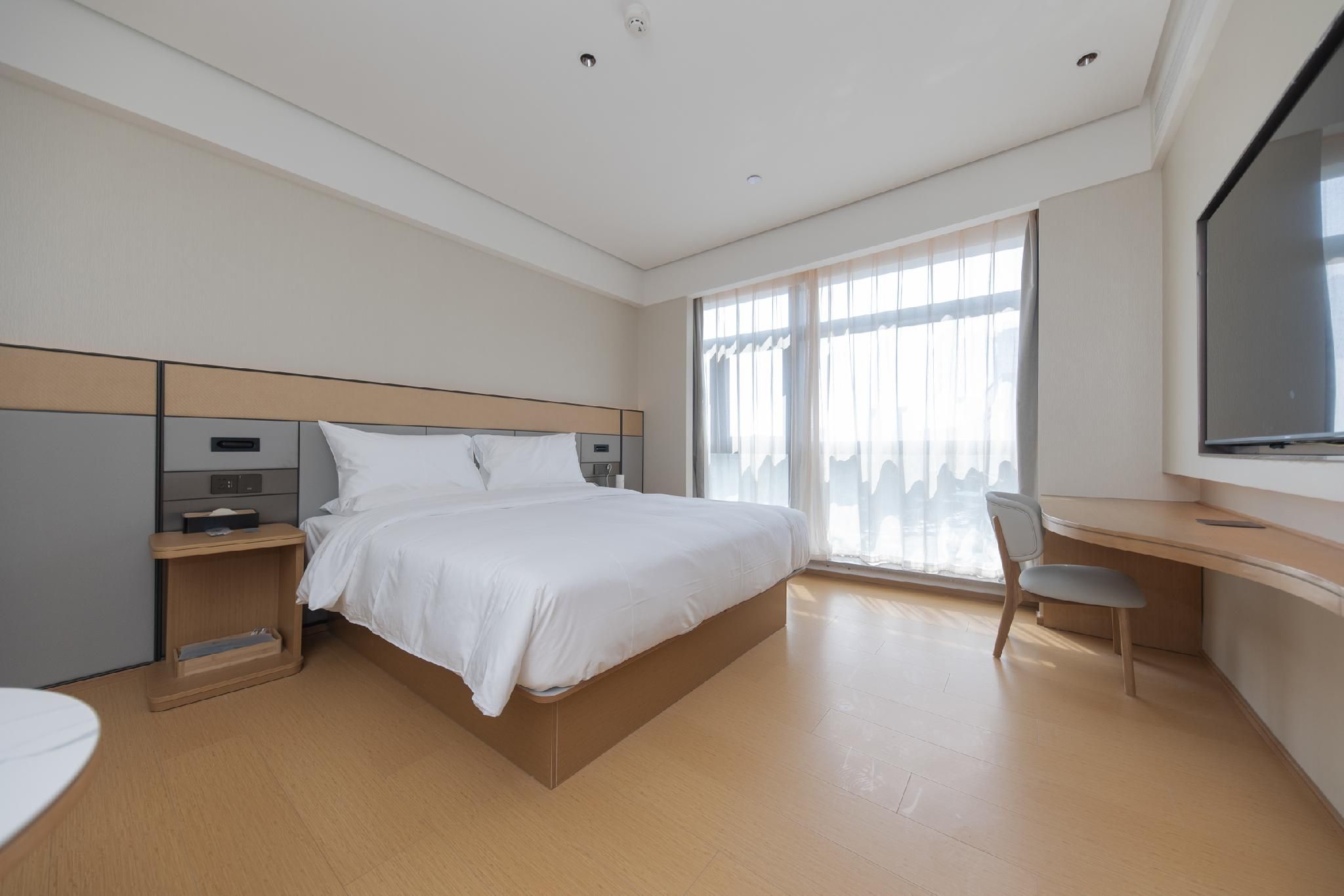 Huazhu - Deluxe Bed Room