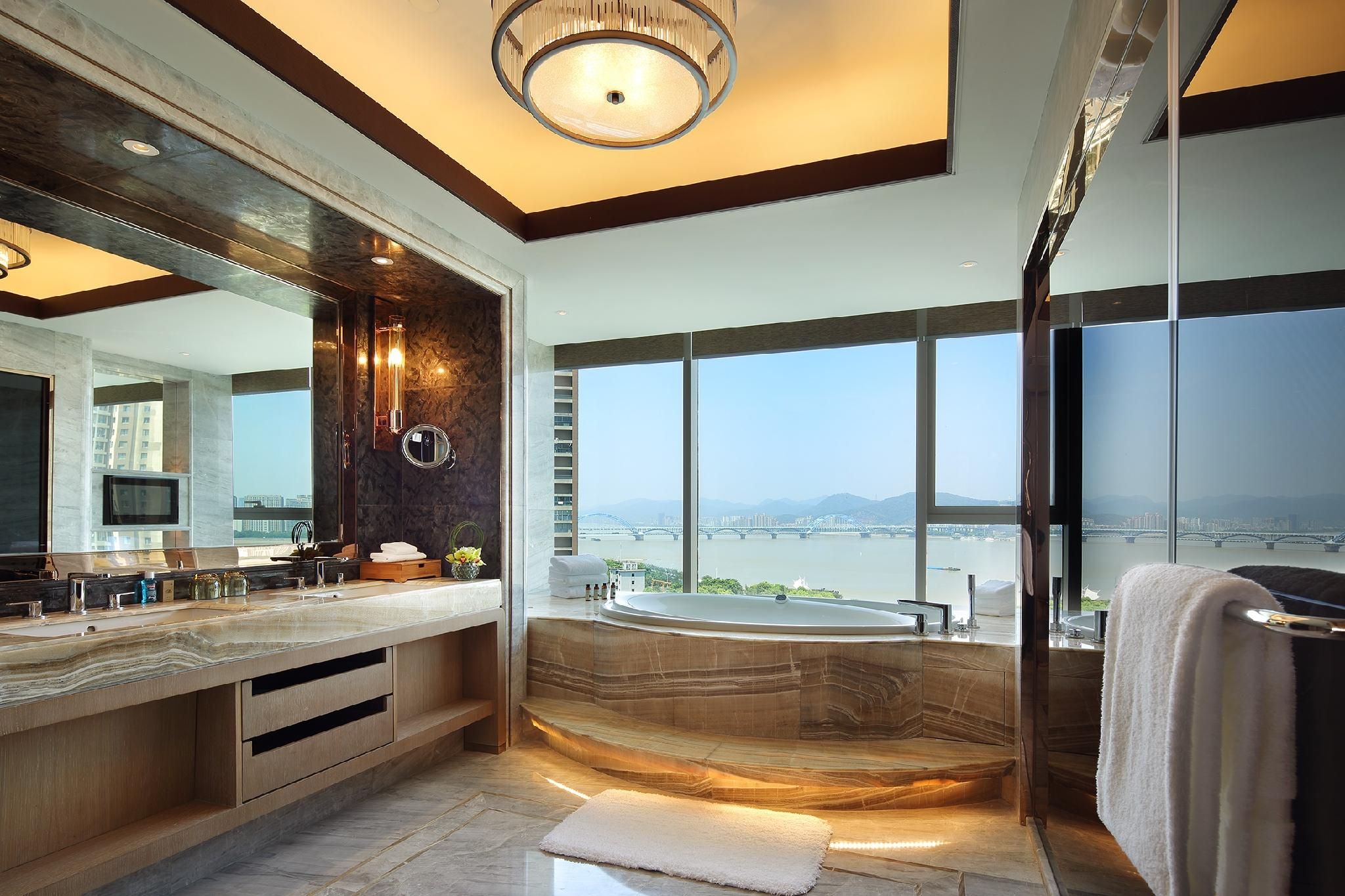 club level, 3 bedroom presidential suite, river view, corner room