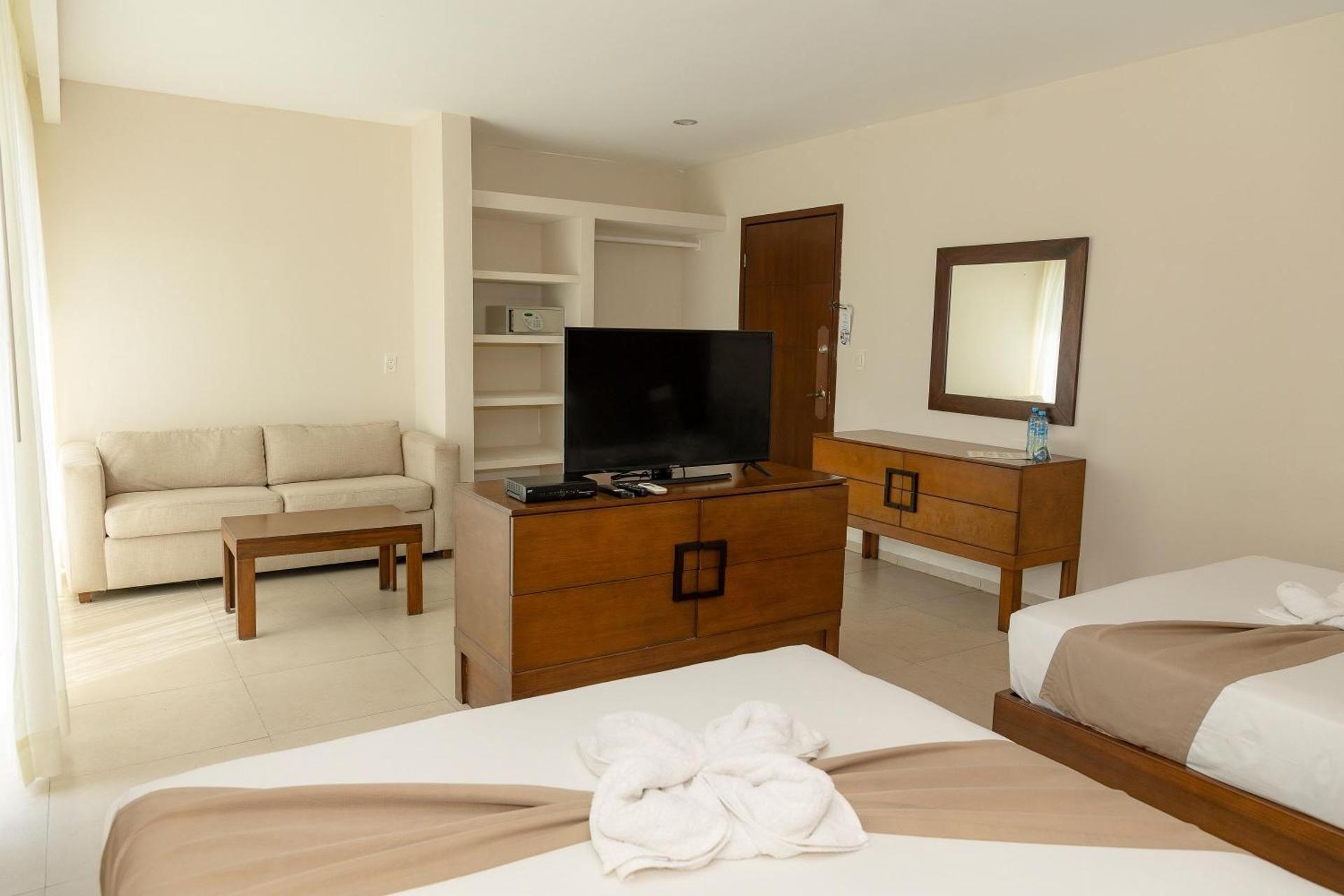Master Suite - Sunset View With Two Queen Bed