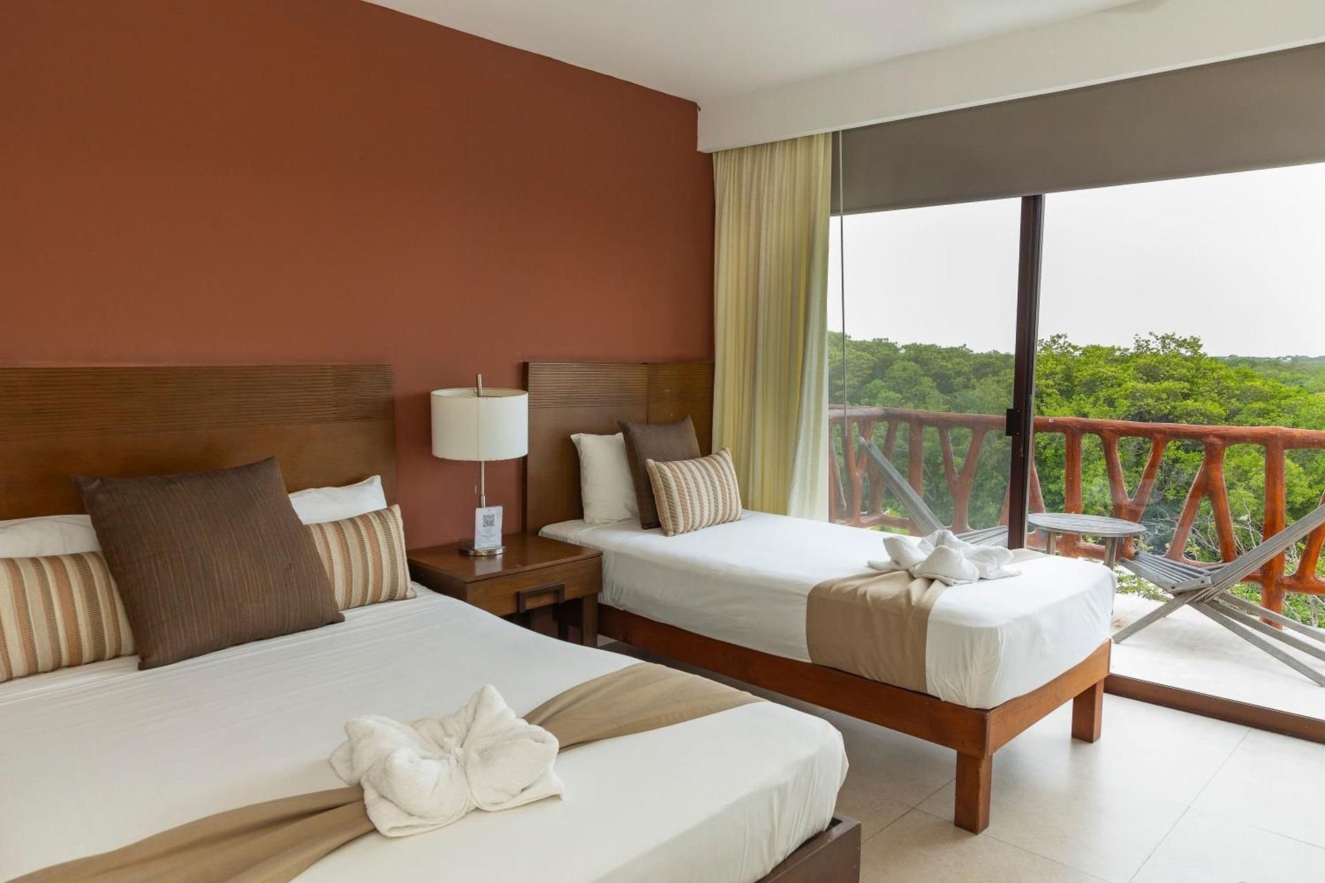 Triple Sunset View With Queen & Single Bed
