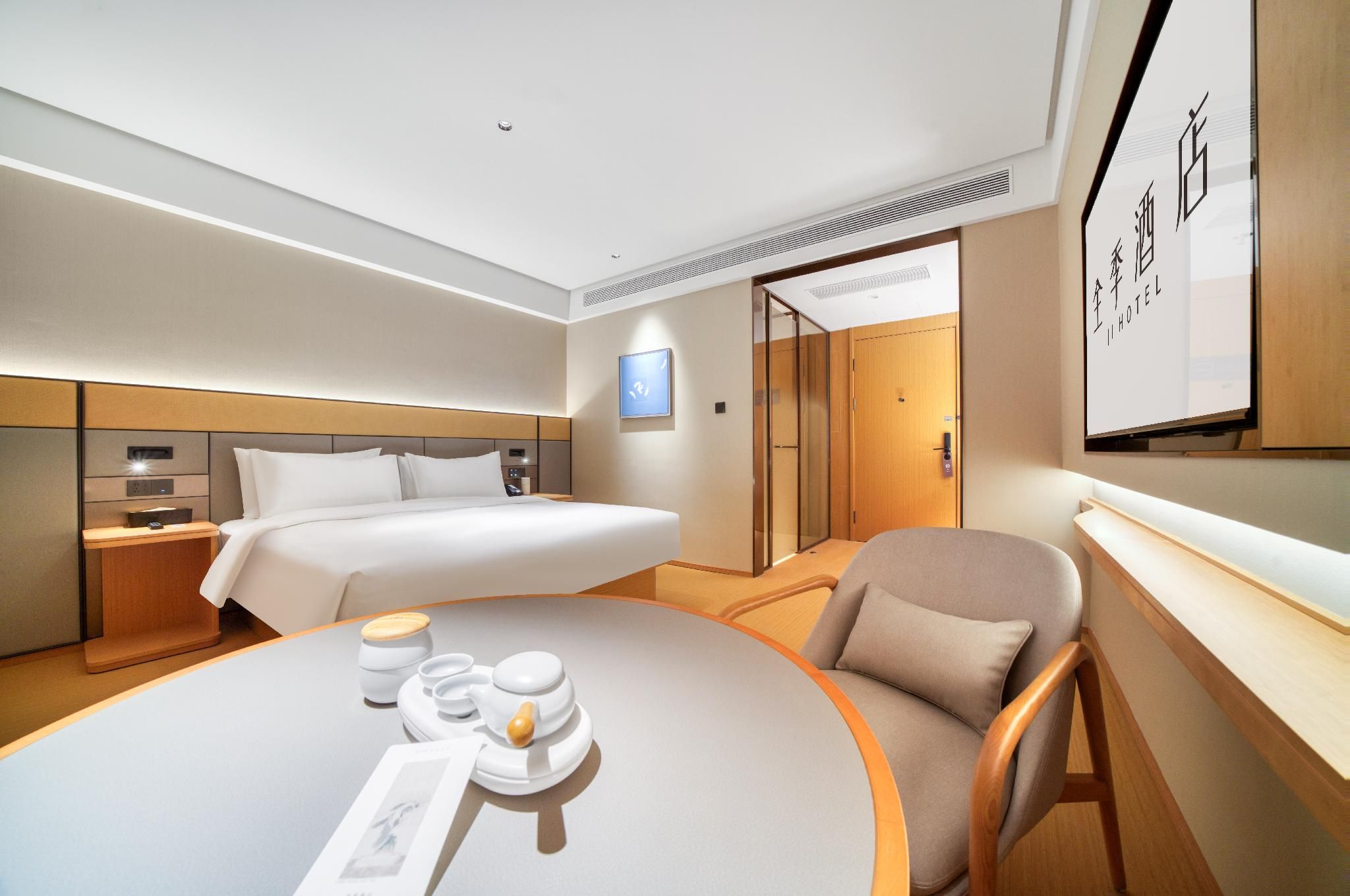 Hotel Queen Room