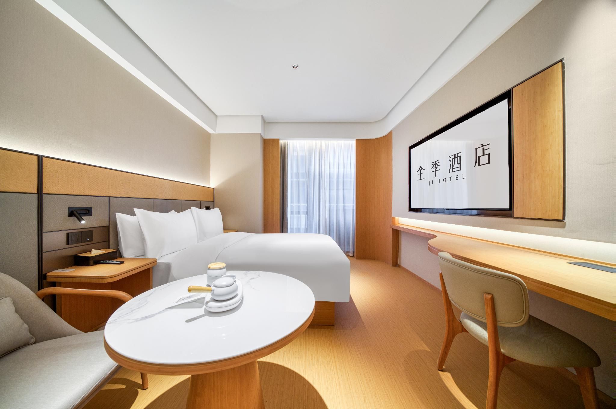 Superior Room Queen