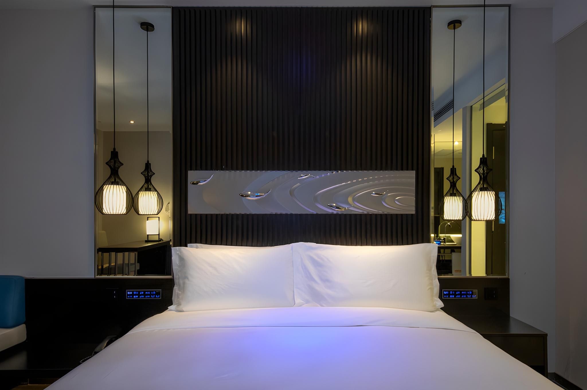 Deluxe Room Queen
