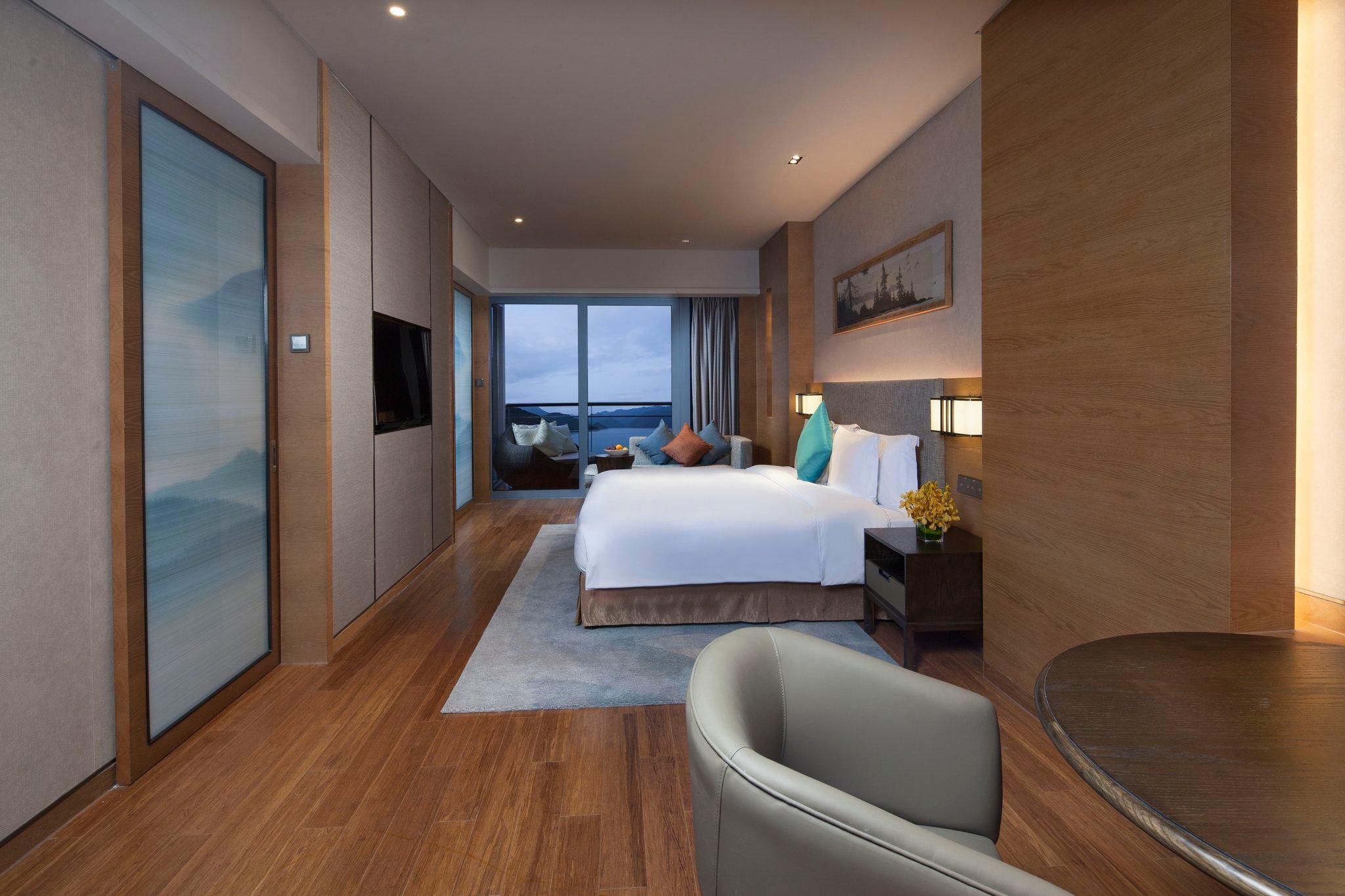 1 Bedroom Suite Lake View