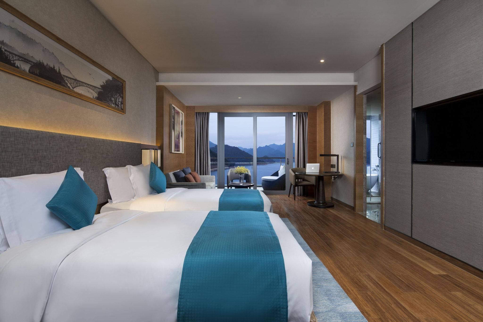 2 Double Premium Lake View Balcony