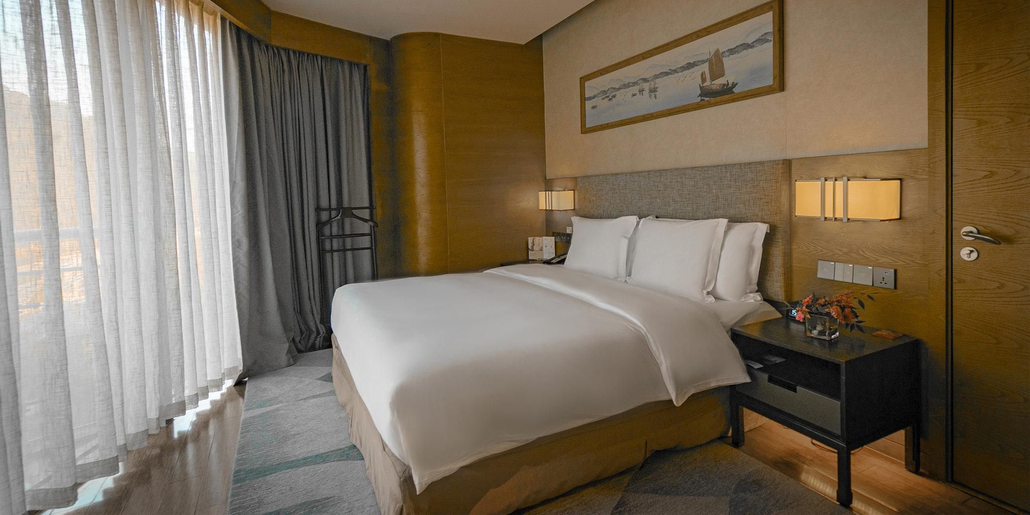1 Bedroom Suite Lake View