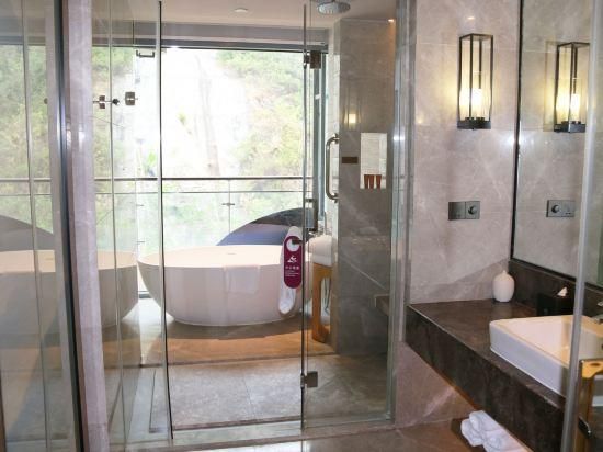 Crowne Plaza Hangzhou Thousand Island Lake By IHG 1 King Standard 3