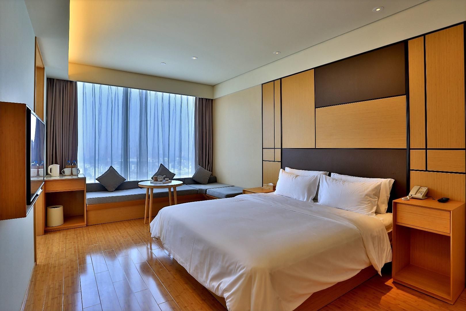 Hotel Queen Room