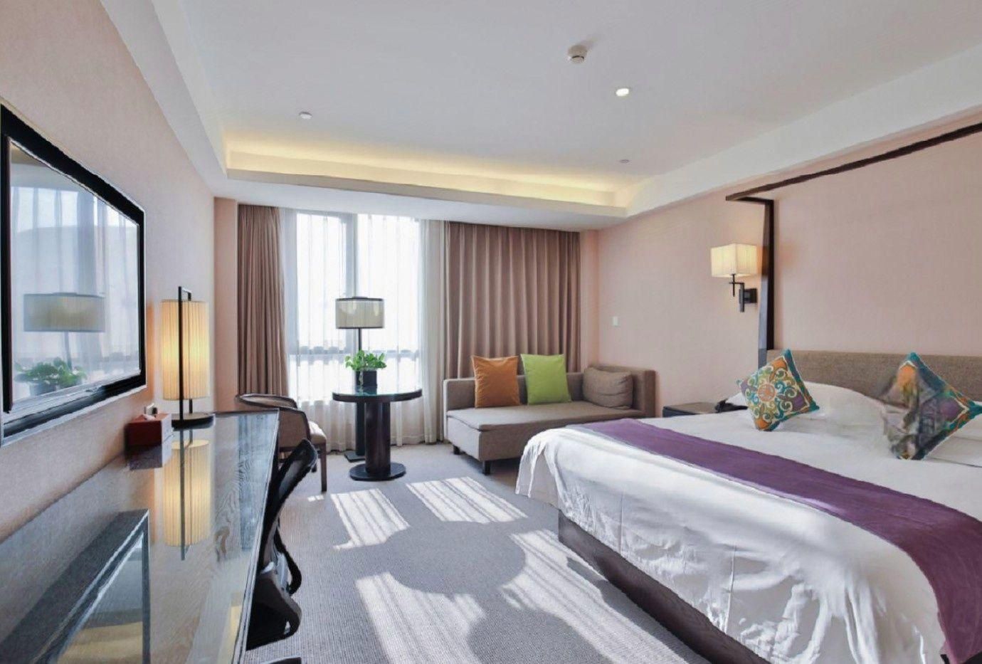 Deluxe Queen Room