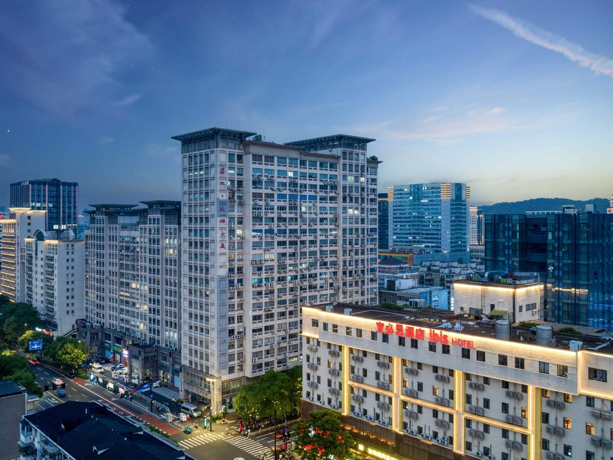Ibis Hangzhou Wensan Road Metro Station Hotel