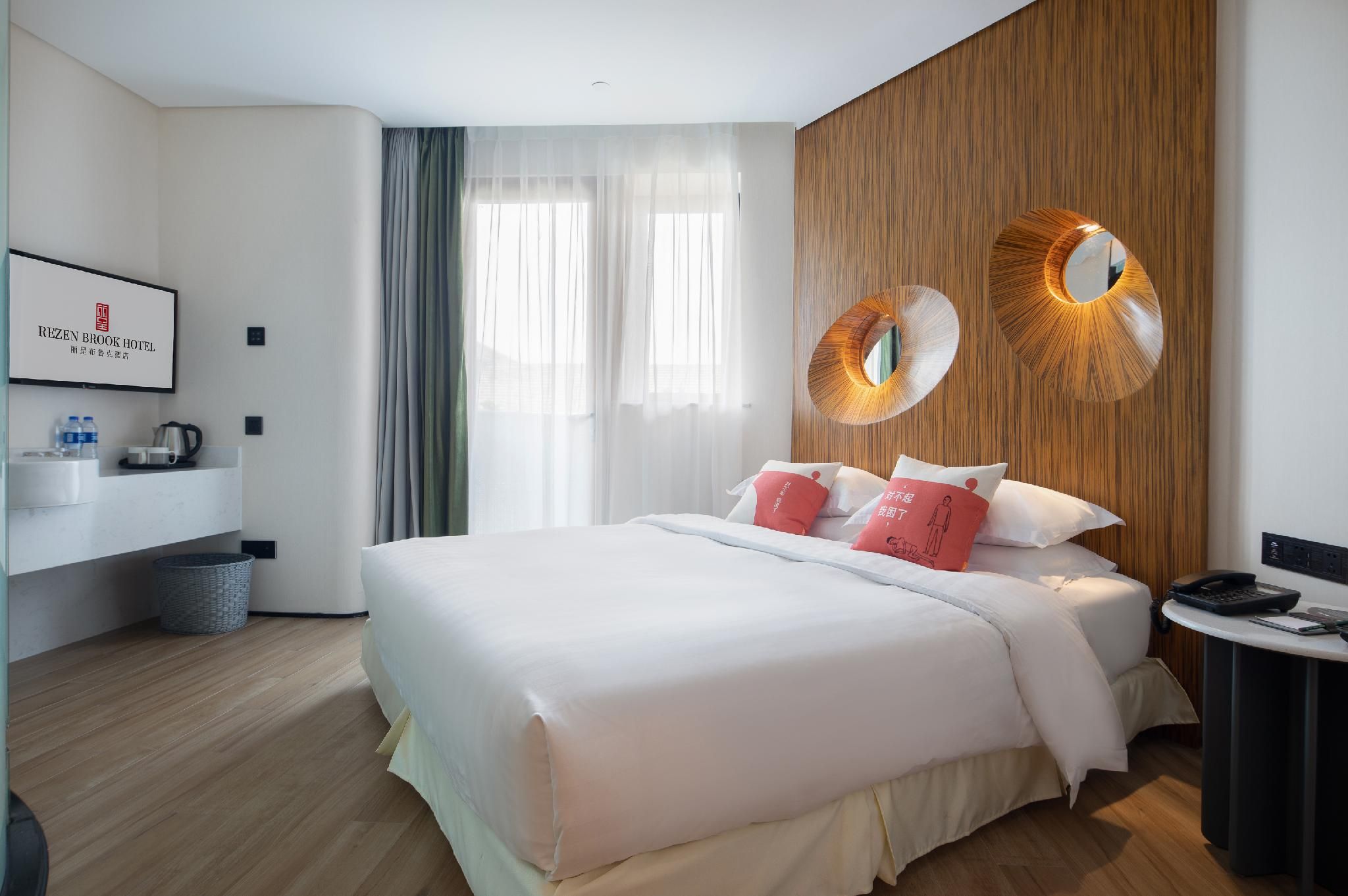 Rezen - Sunshine 1 Bed Room with Balcony