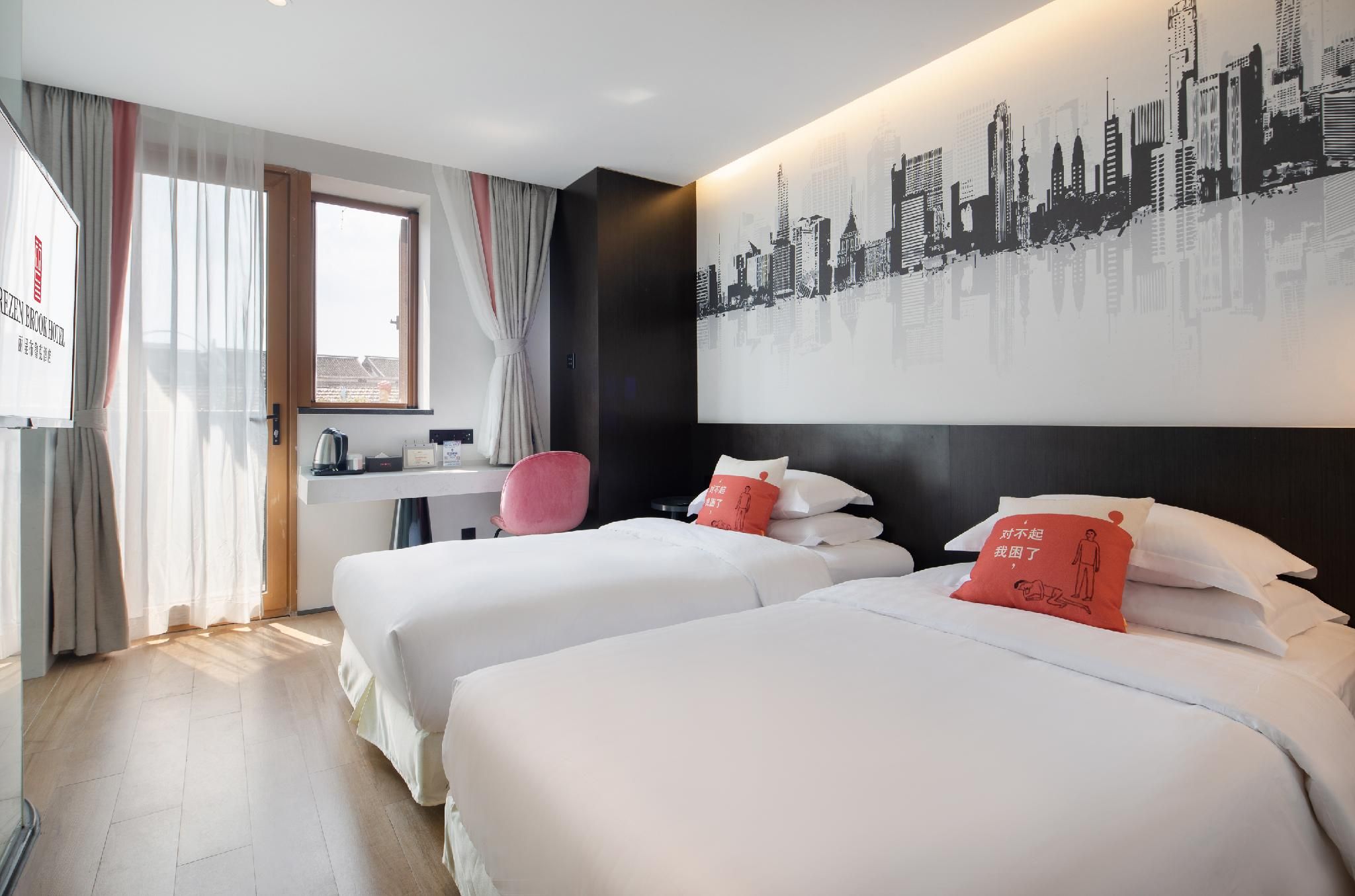 Rezen - Sunshine Standard Room with Balcony