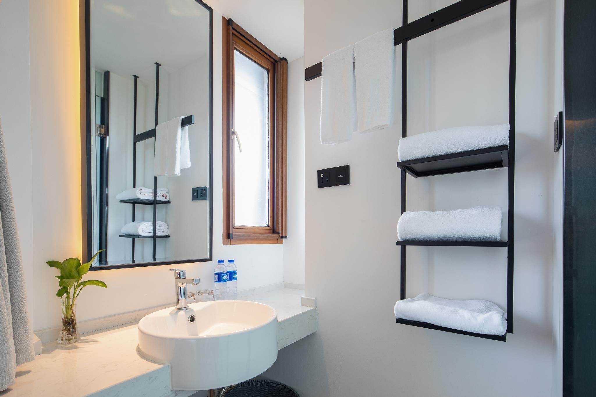 Rezen - Sunshine Standard Room with Balcony