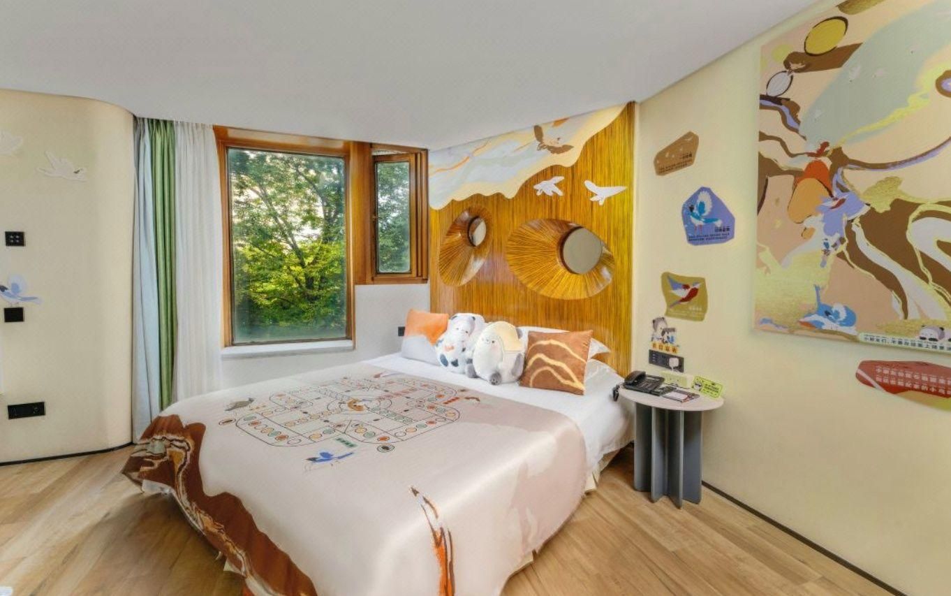 Rezen - BU Funny Guest Room