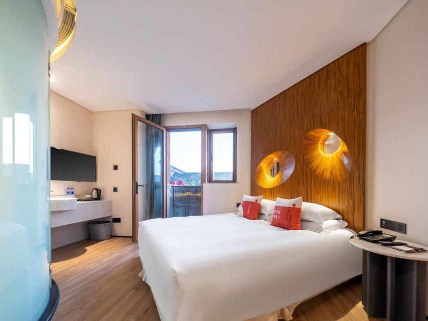 Rezen - BU Funny Guest Room