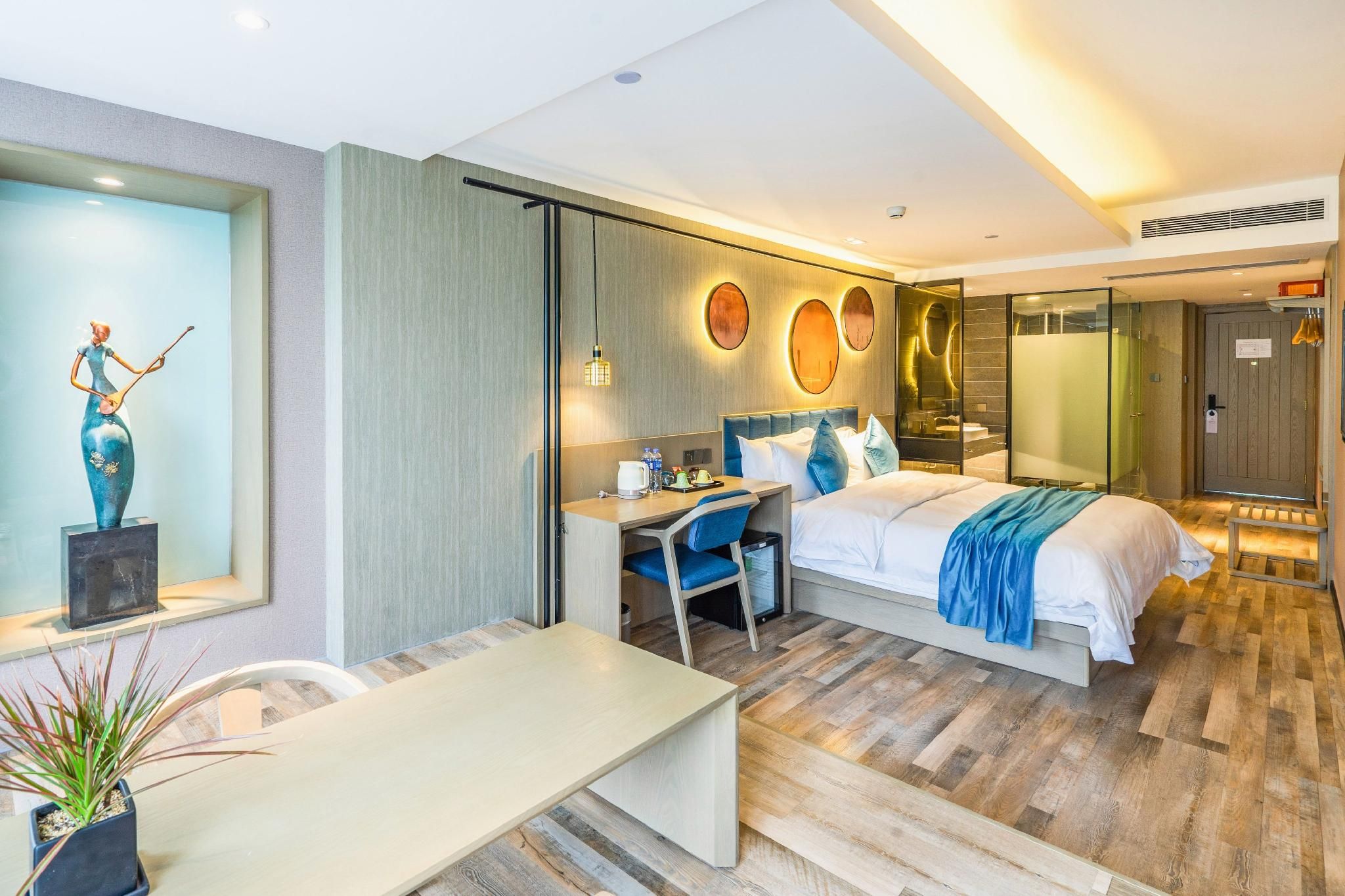 Core-Style Double Bed Room