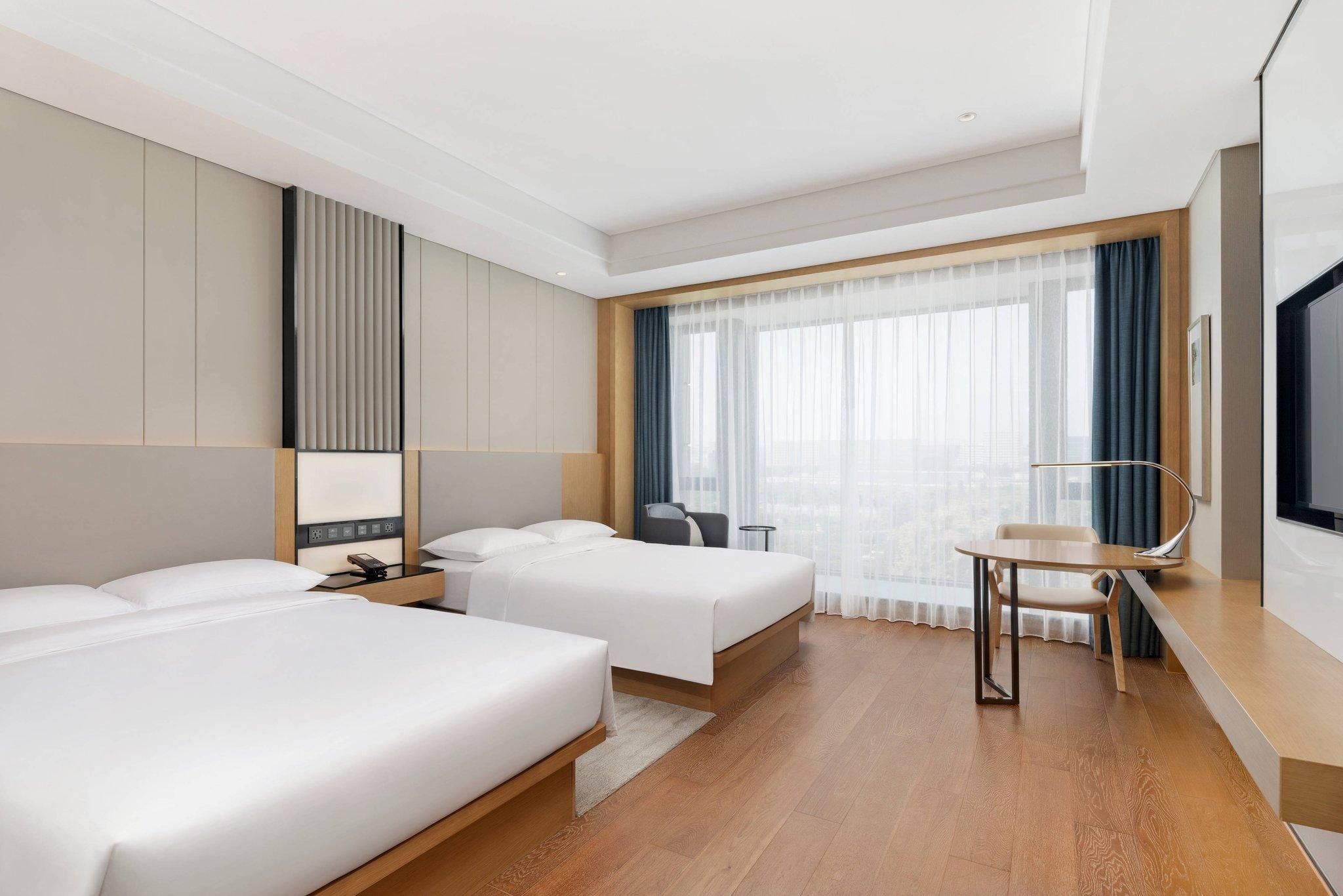 Guest room, 2 Double, City view