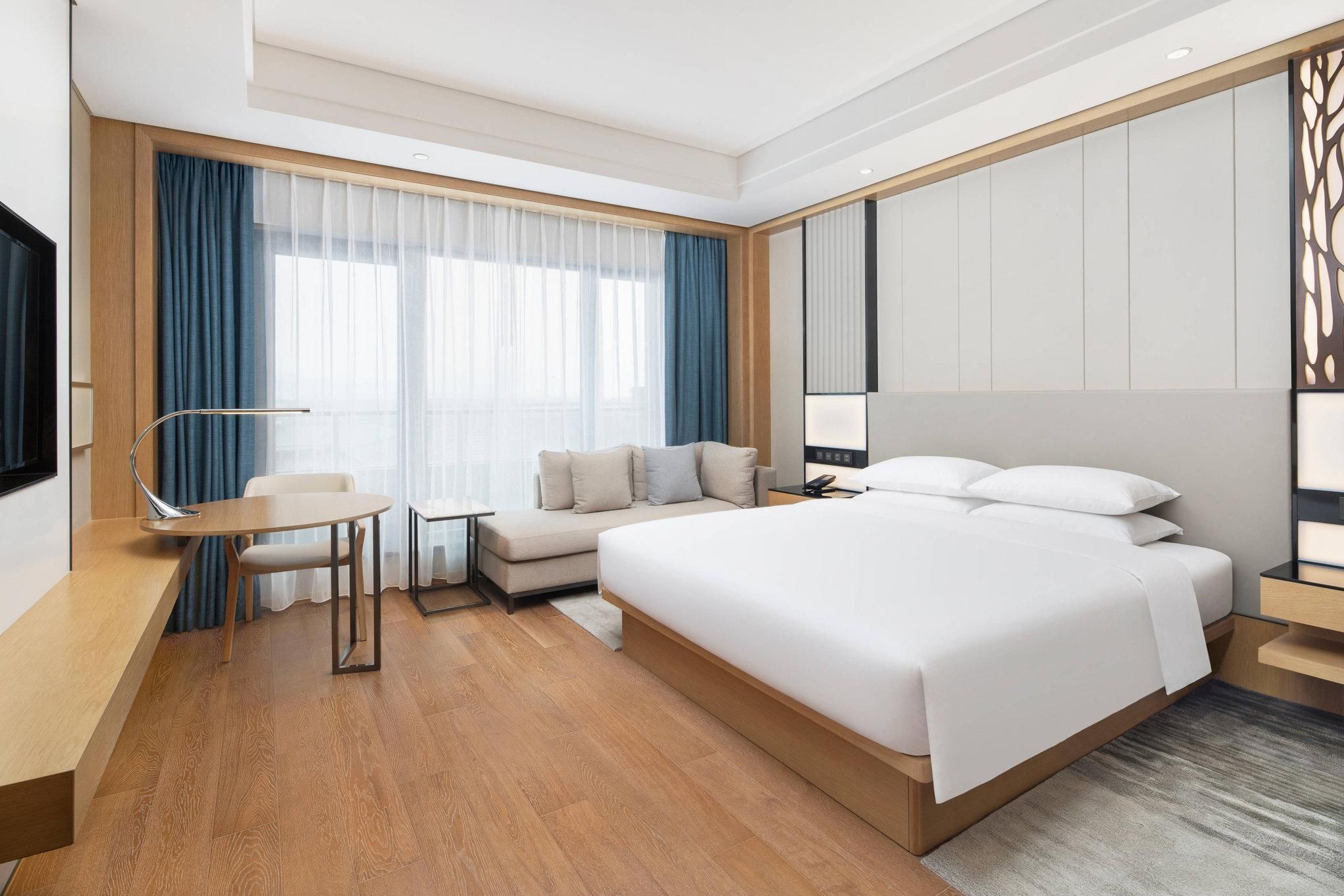 Guest room, 2 Double, City view