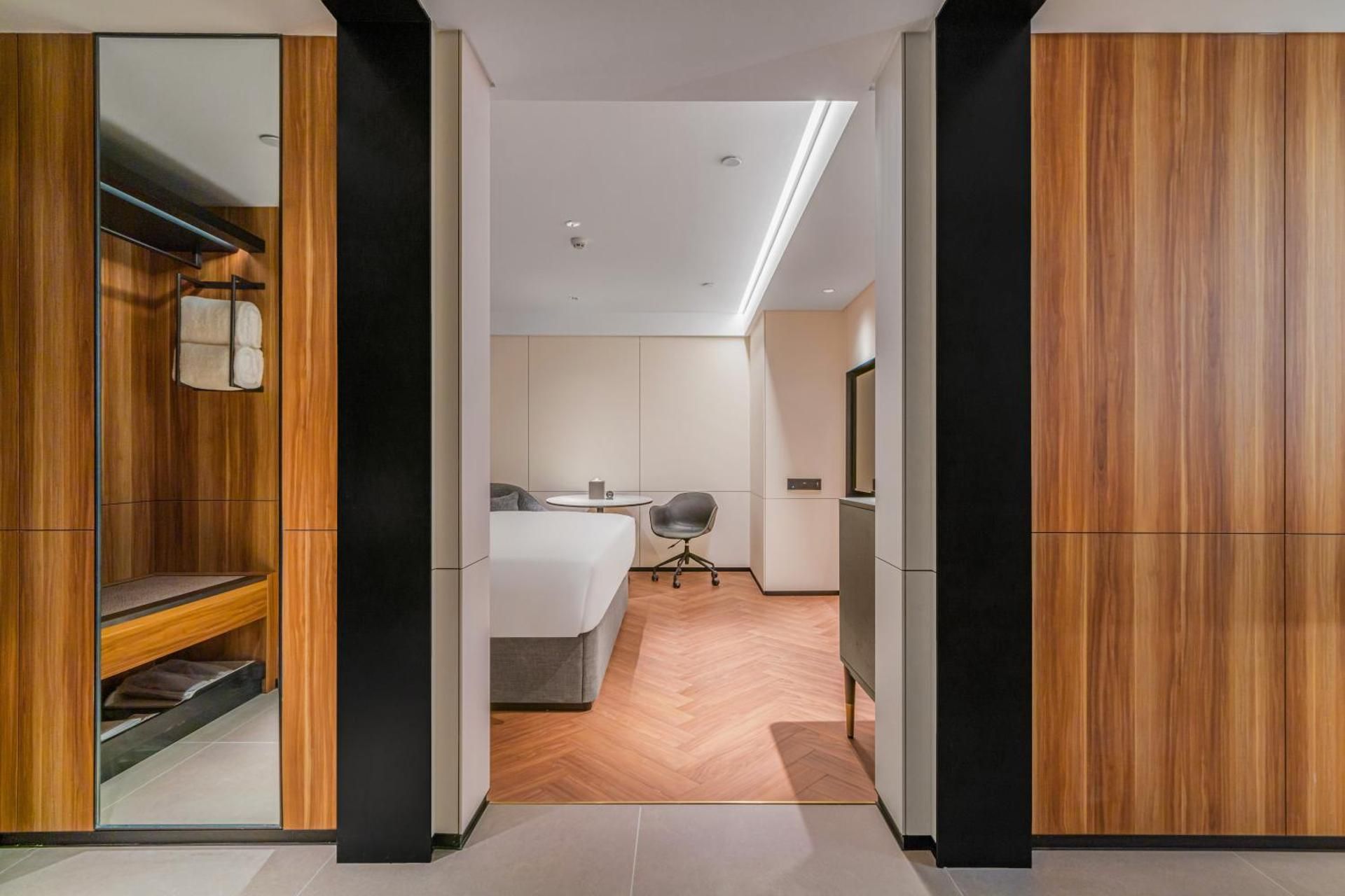 Intercity Hotel Hangzhou West Lake Huanglong Superior King Room 3