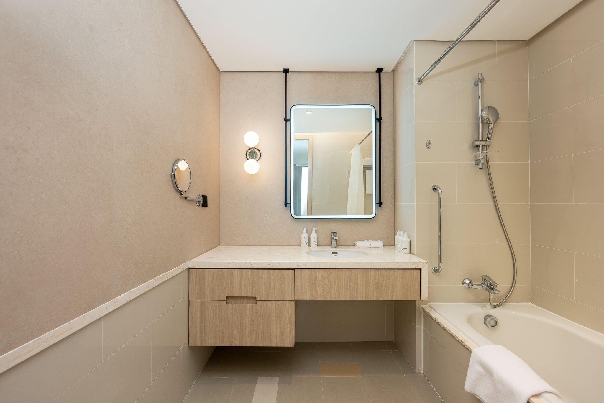 One Bedroom Suite Bath Shower Combination