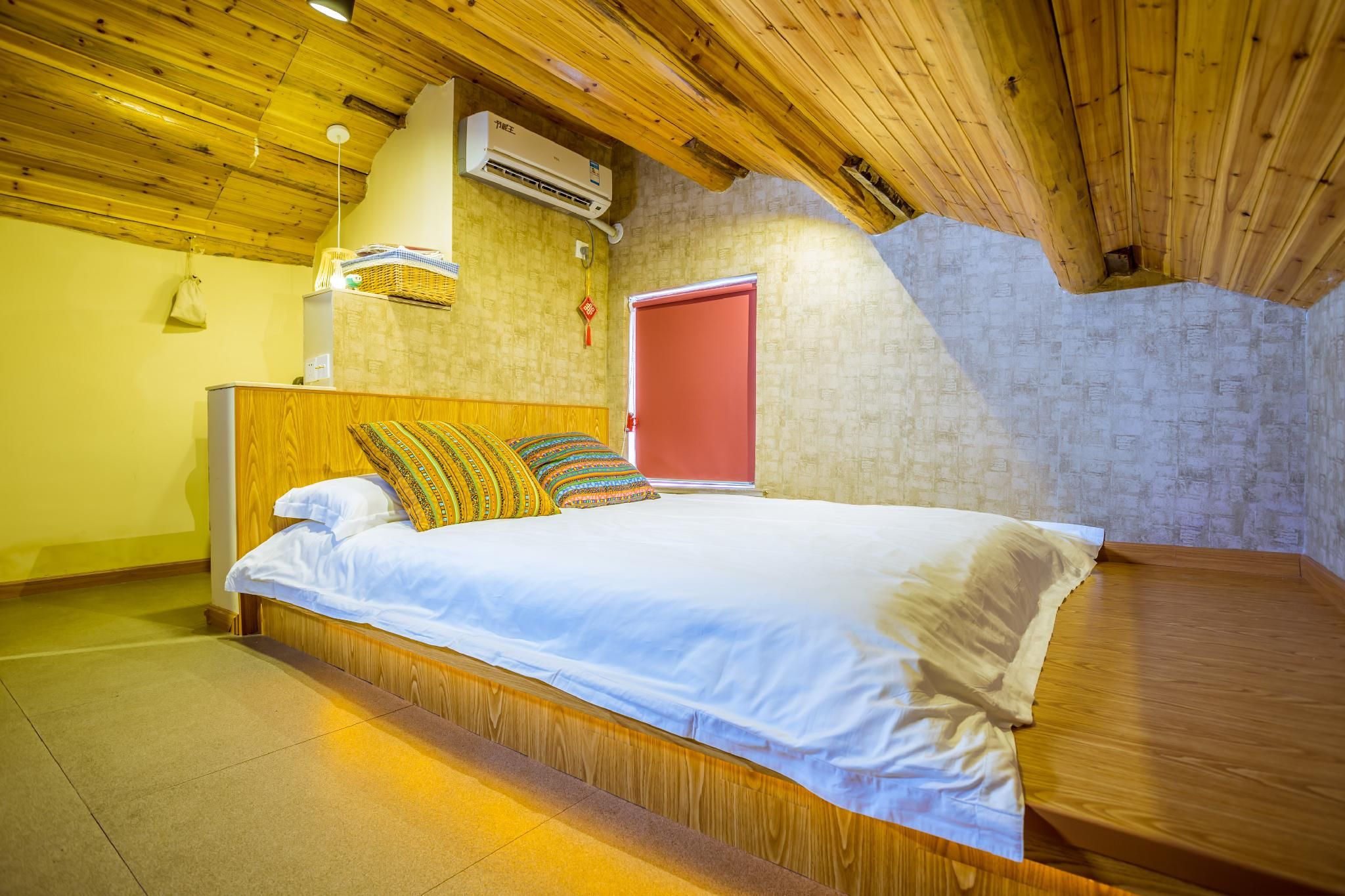 Corner Loft King Room