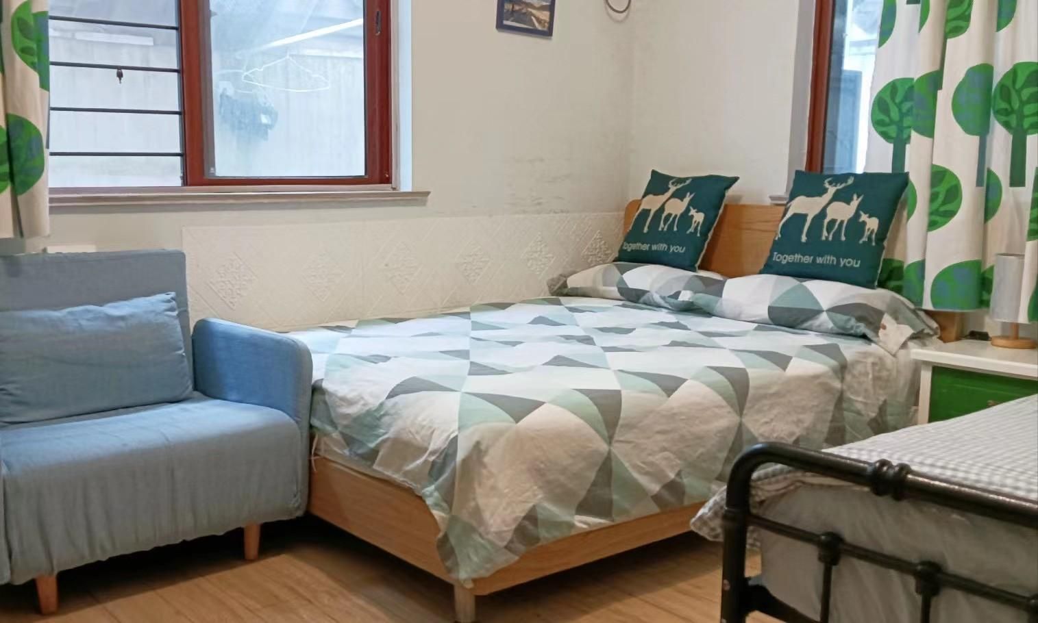 Twin Room with 1 Semi-Double Bed and 1 Single Bed