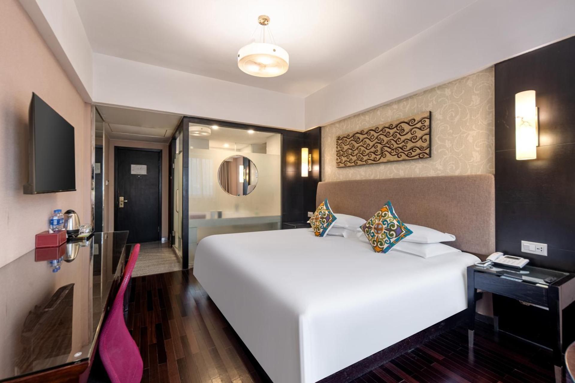 King Room with Seasonal Theme