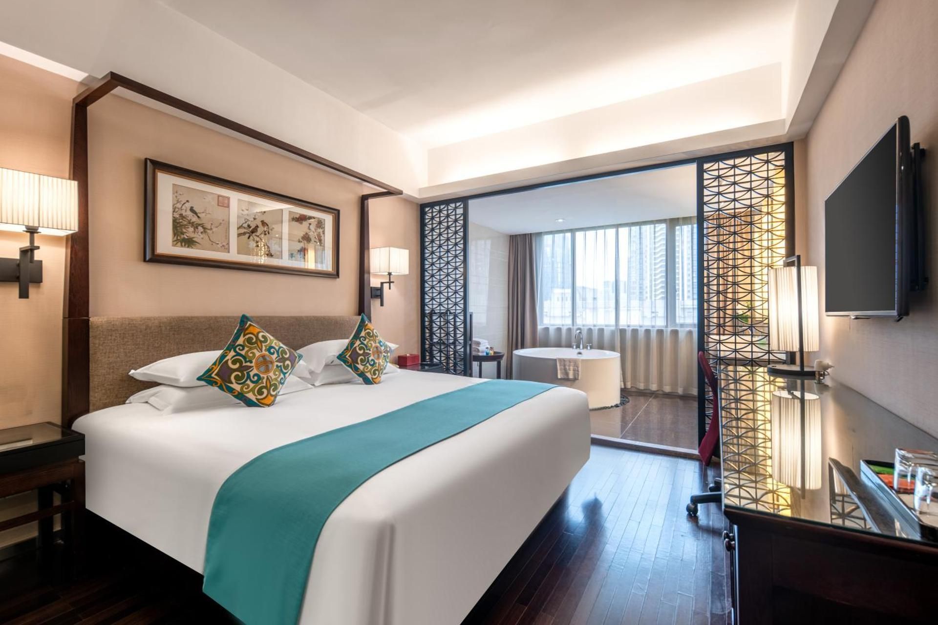 King Room with Seasonal Theme