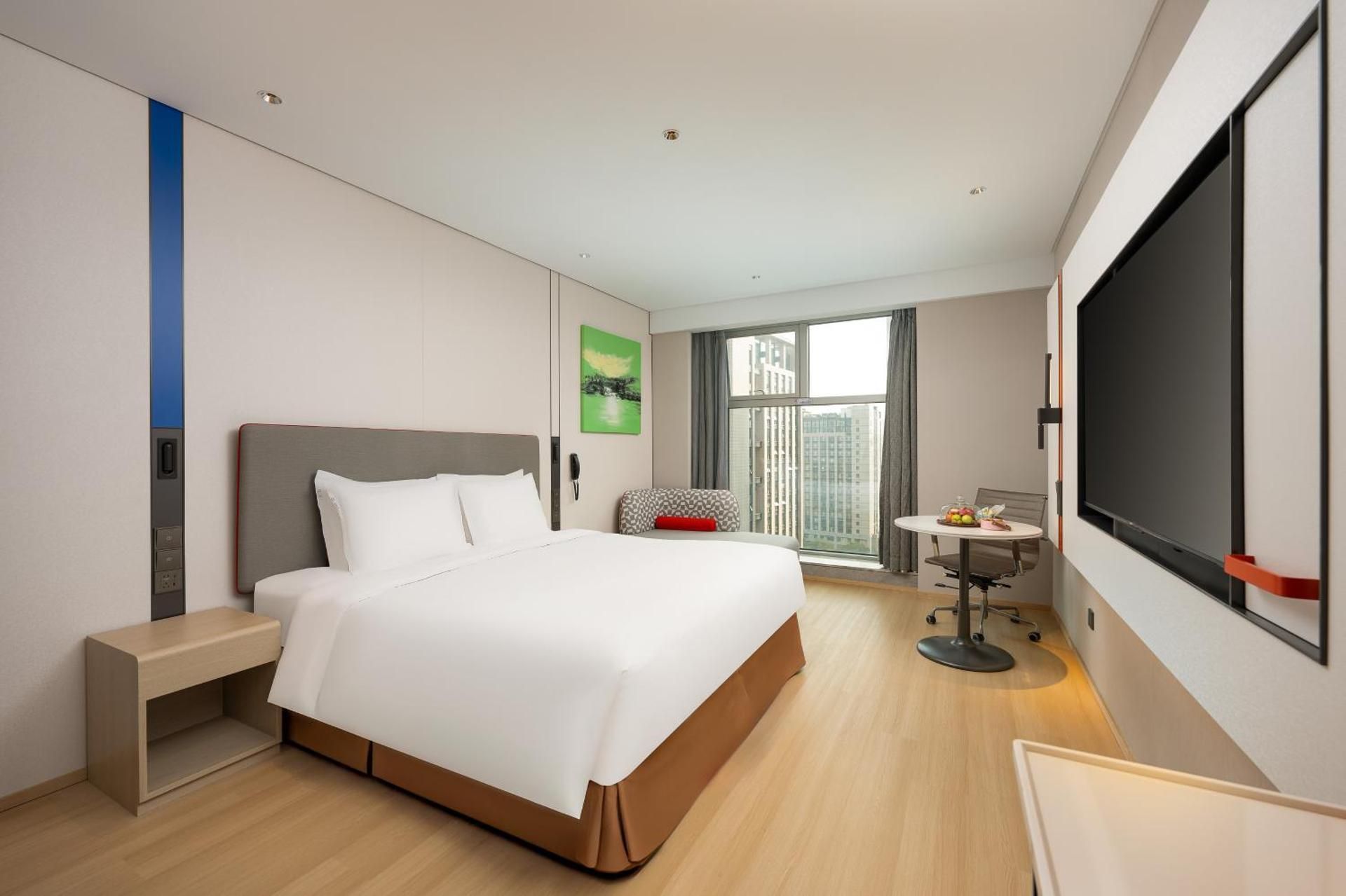 Standard King Room with Extra Floor Space - High Floor