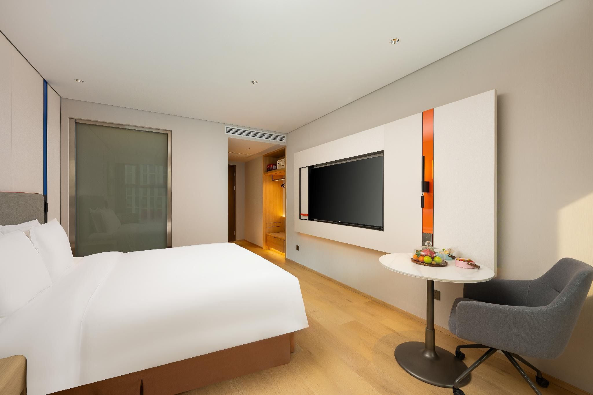 1 King Standard High Floor