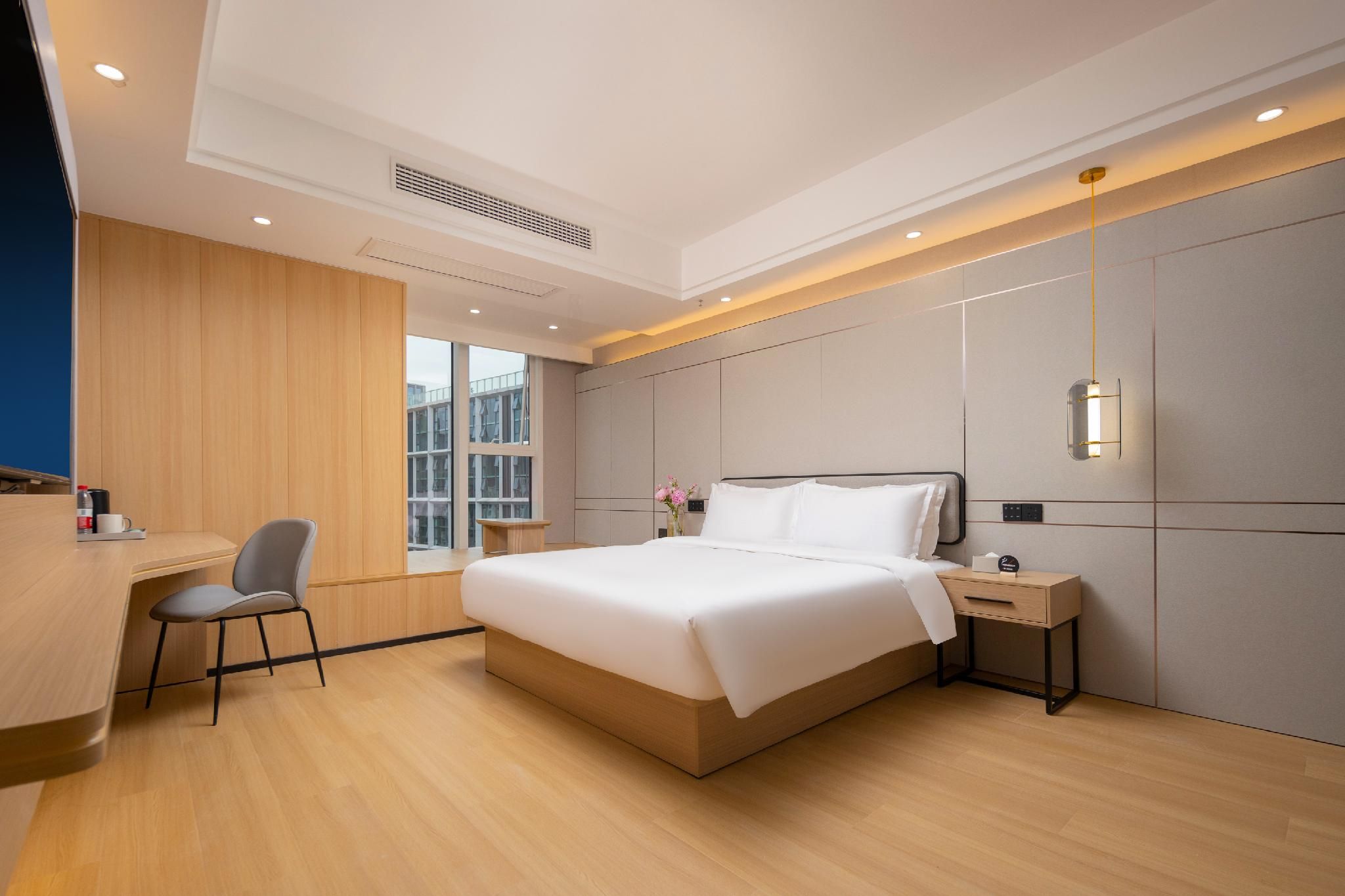 Huazhu - Room With Bed