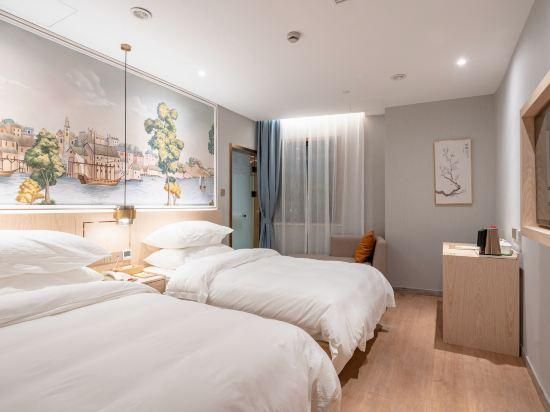 Twin Bed Room