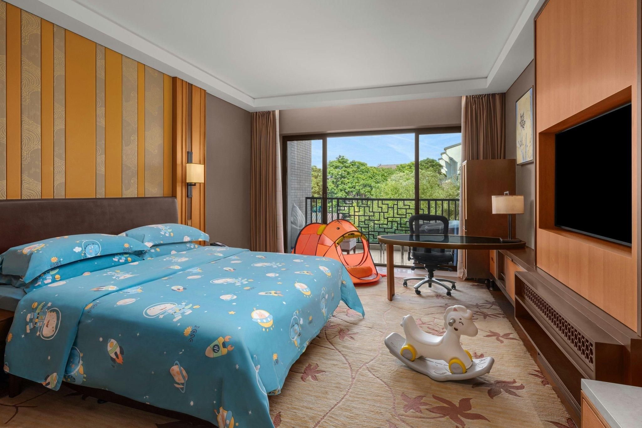 Kids Fun, Guest room, 1 King, Balcony