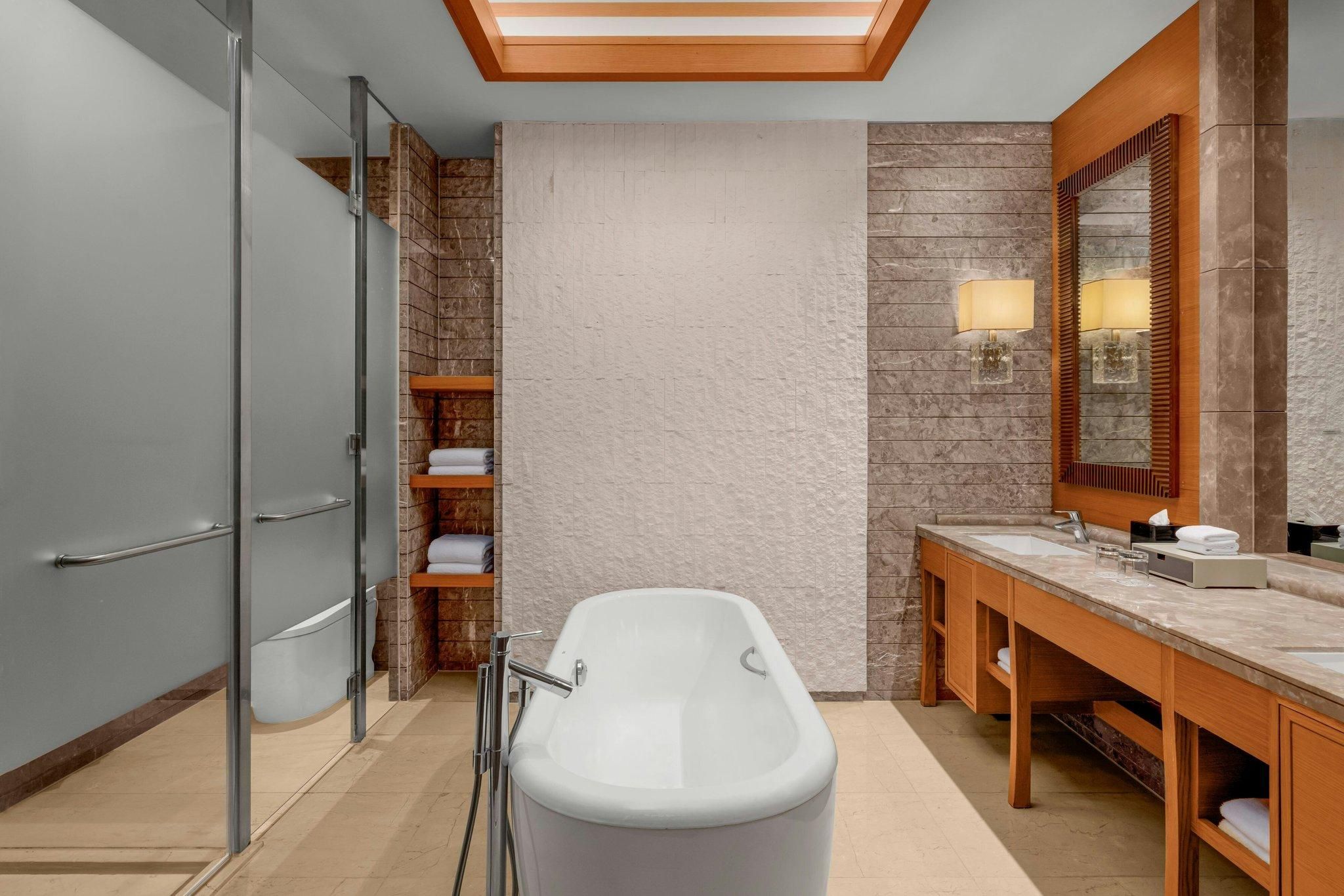 Family Suite, Club lounge access, Suite, 1 King, Sofa bed