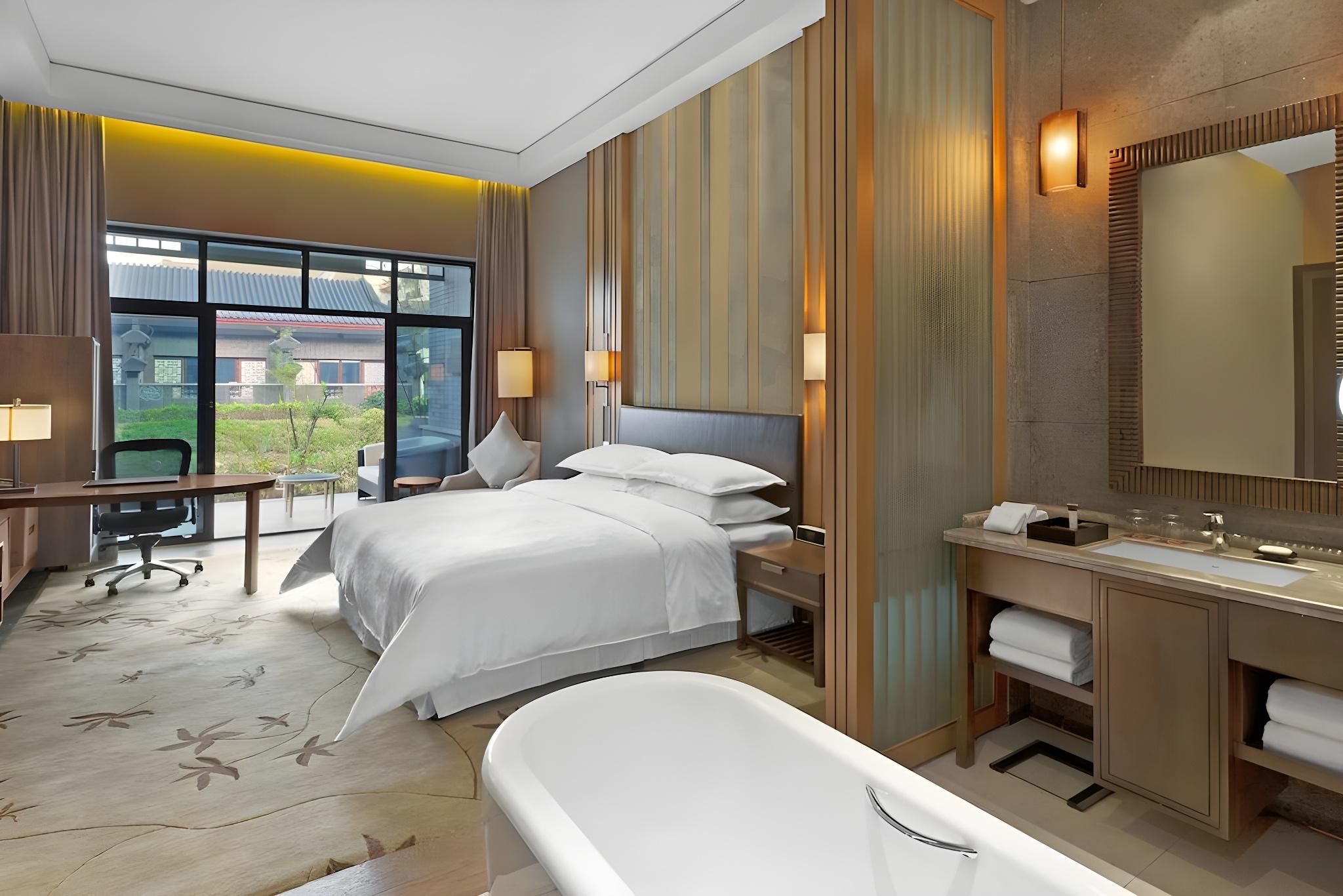 Superior, Guest room, 1 King, Balcony