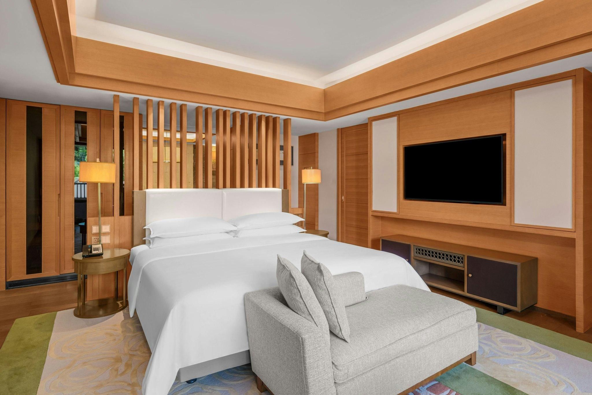 Family Suite, Club lounge access, Suite, 1 King, Sofa bed